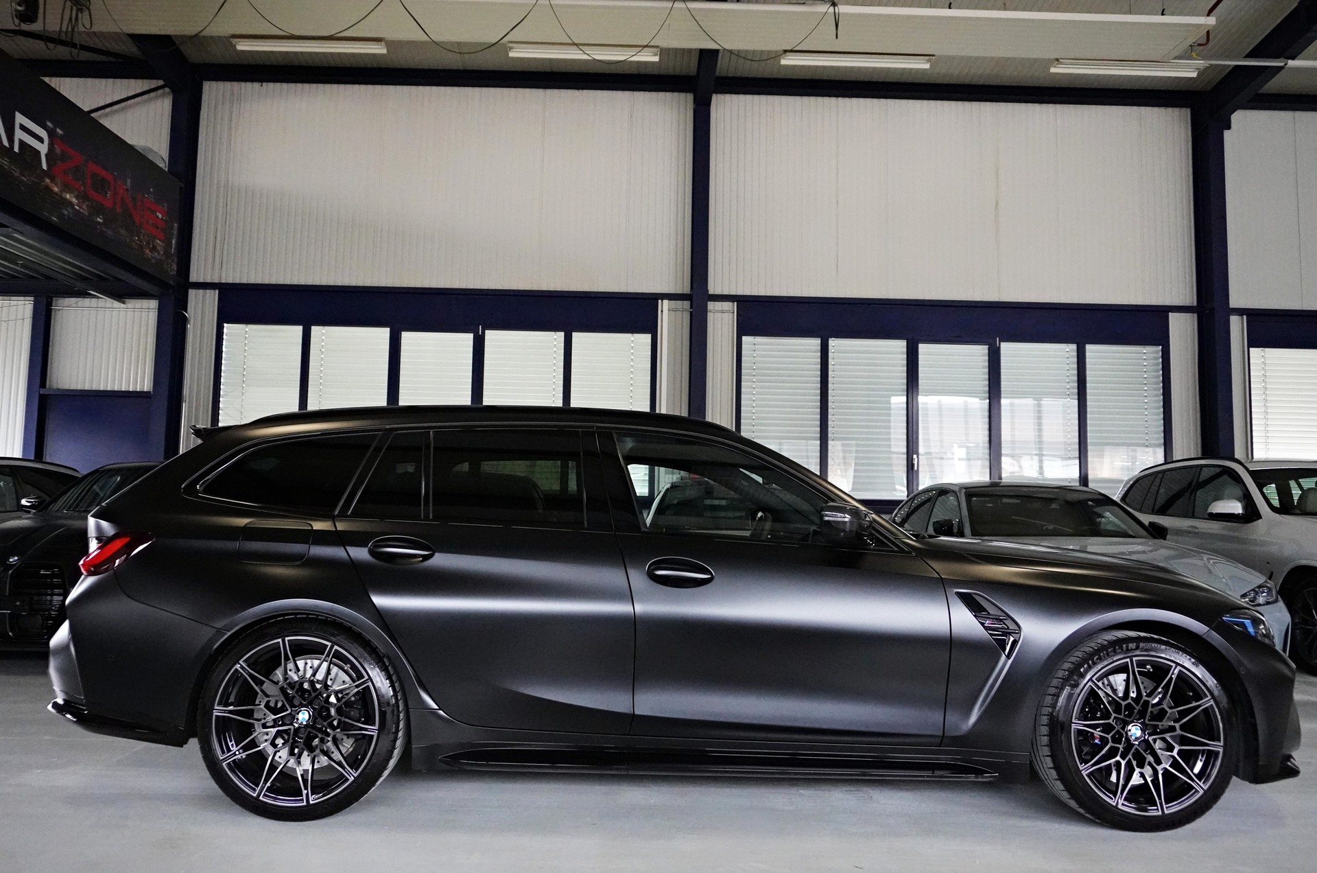 BMW M3 Touring xDrive Competition M // SONDERLACKIERUNG FROZEN BLACK // CARBON PAKET //-image-2