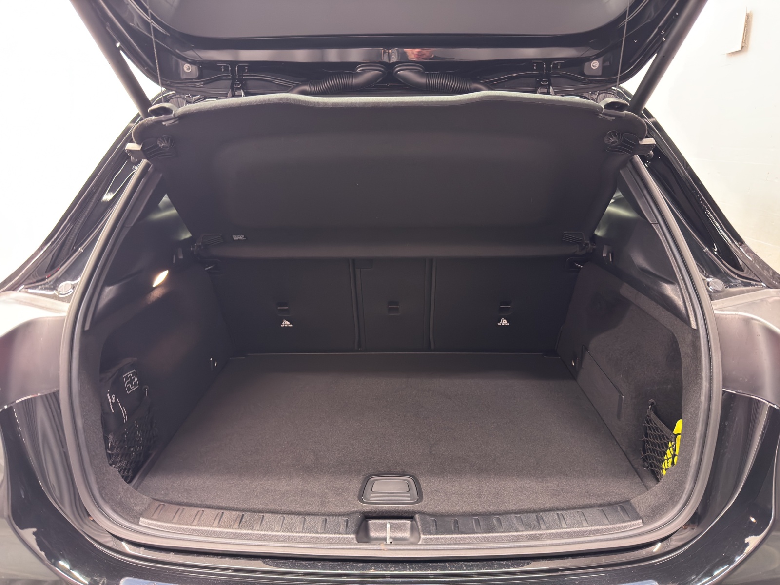 MERCEDES-BENZ GLA 220 d AMG Line 4Matic Swiss Star-image-10