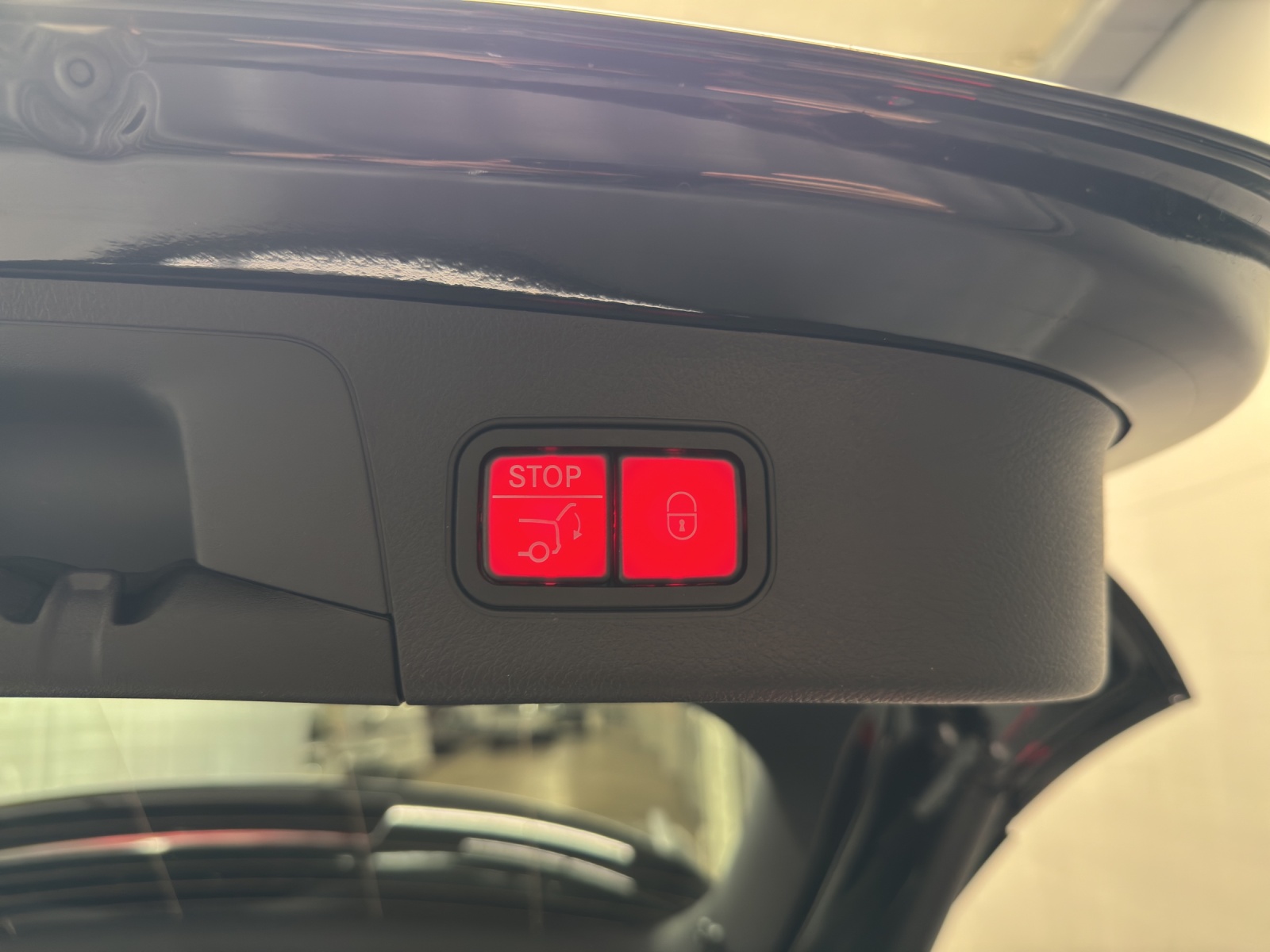 MERCEDES-BENZ GLA 220 d AMG Line 4Matic Swiss Star-image-11