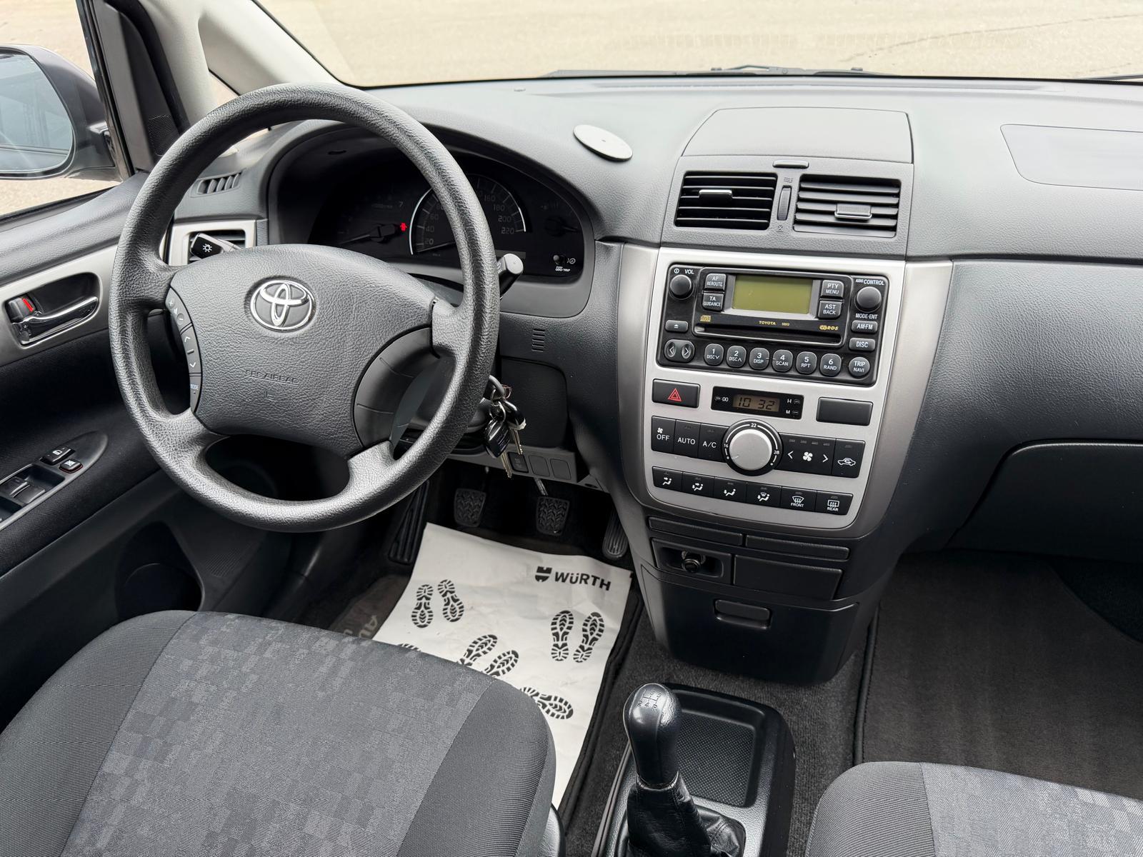 TOYOTA Avensis Verso 2.0 VVT-i Linea Terra-image-11