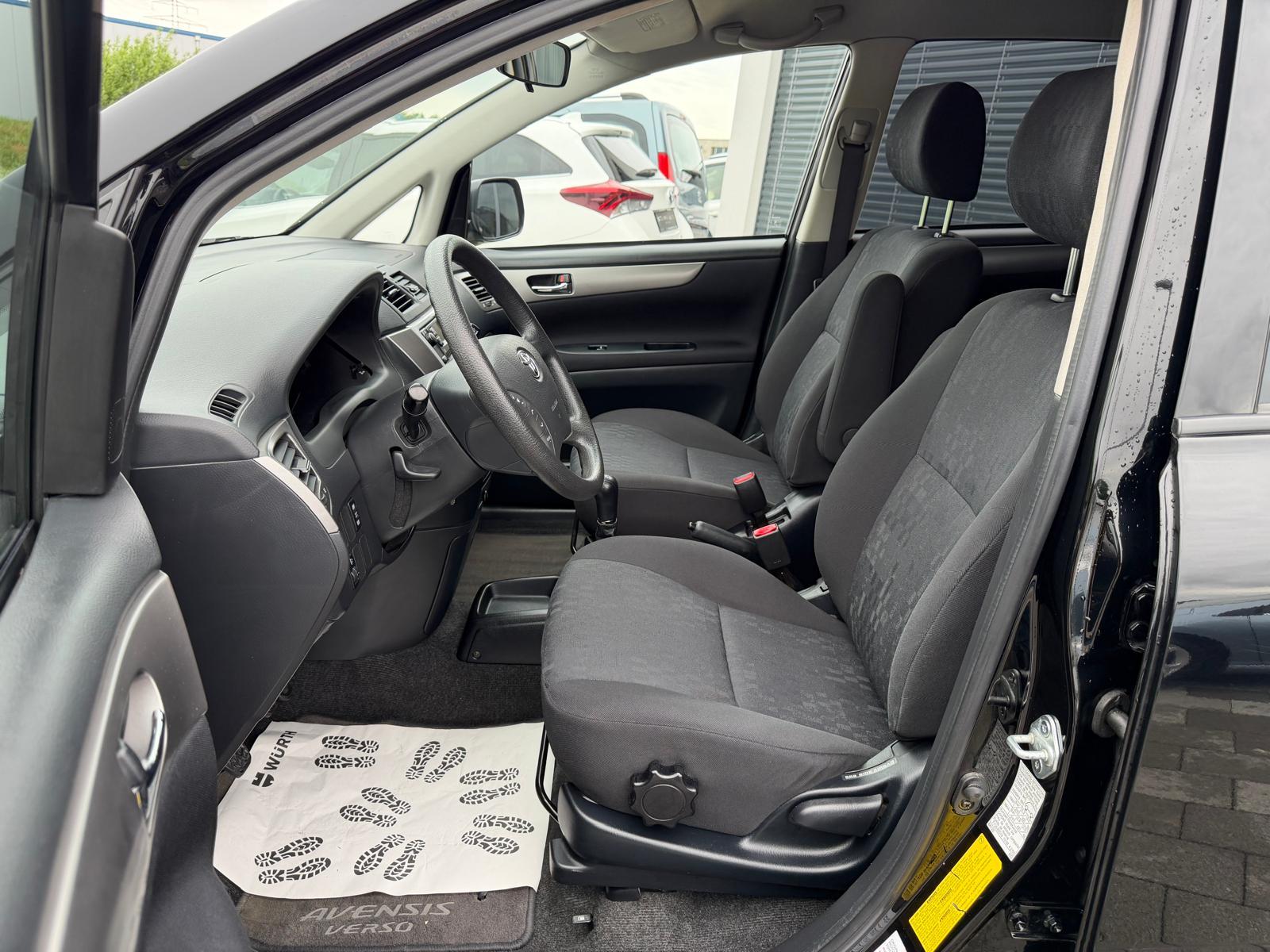 TOYOTA Avensis Verso 2.0 VVT-i Linea Terra-image-17