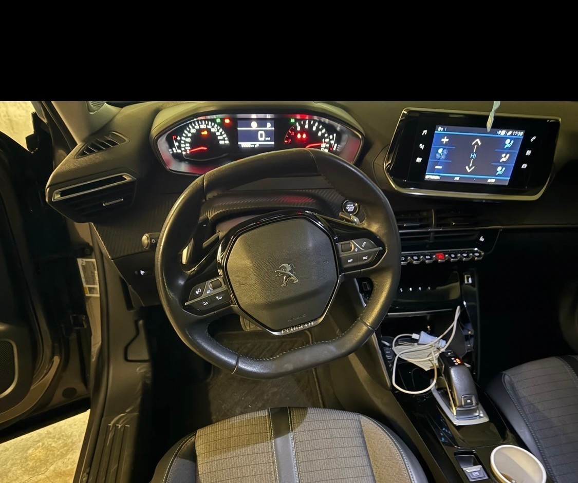 PEUGEOT 2008 1.2 PureTech Active Pack EAT8-image-9