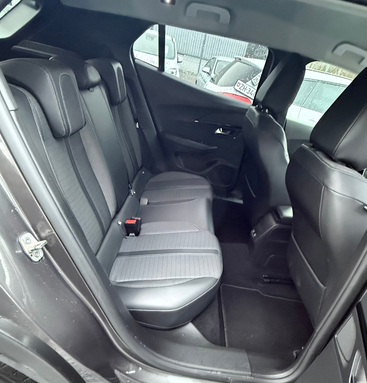 PEUGEOT 2008 1.2 PureTech Active Pack EAT8-image-10