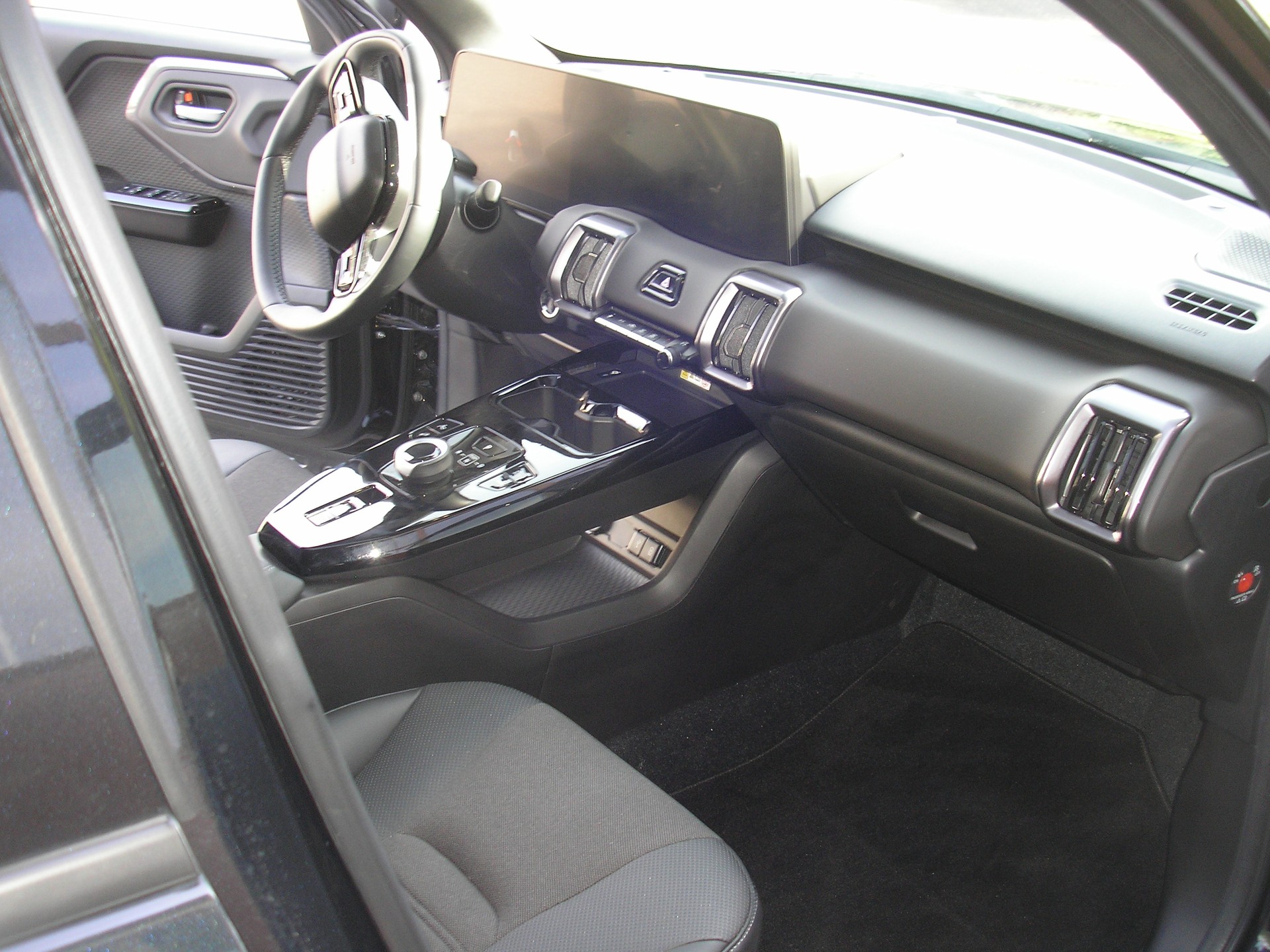 SUZUKI E-VITARA-image-3