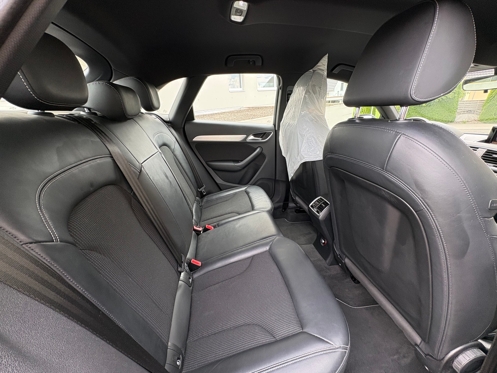 AUDI Q3 2.0 TFSI sport quattro S-tronic-image-11