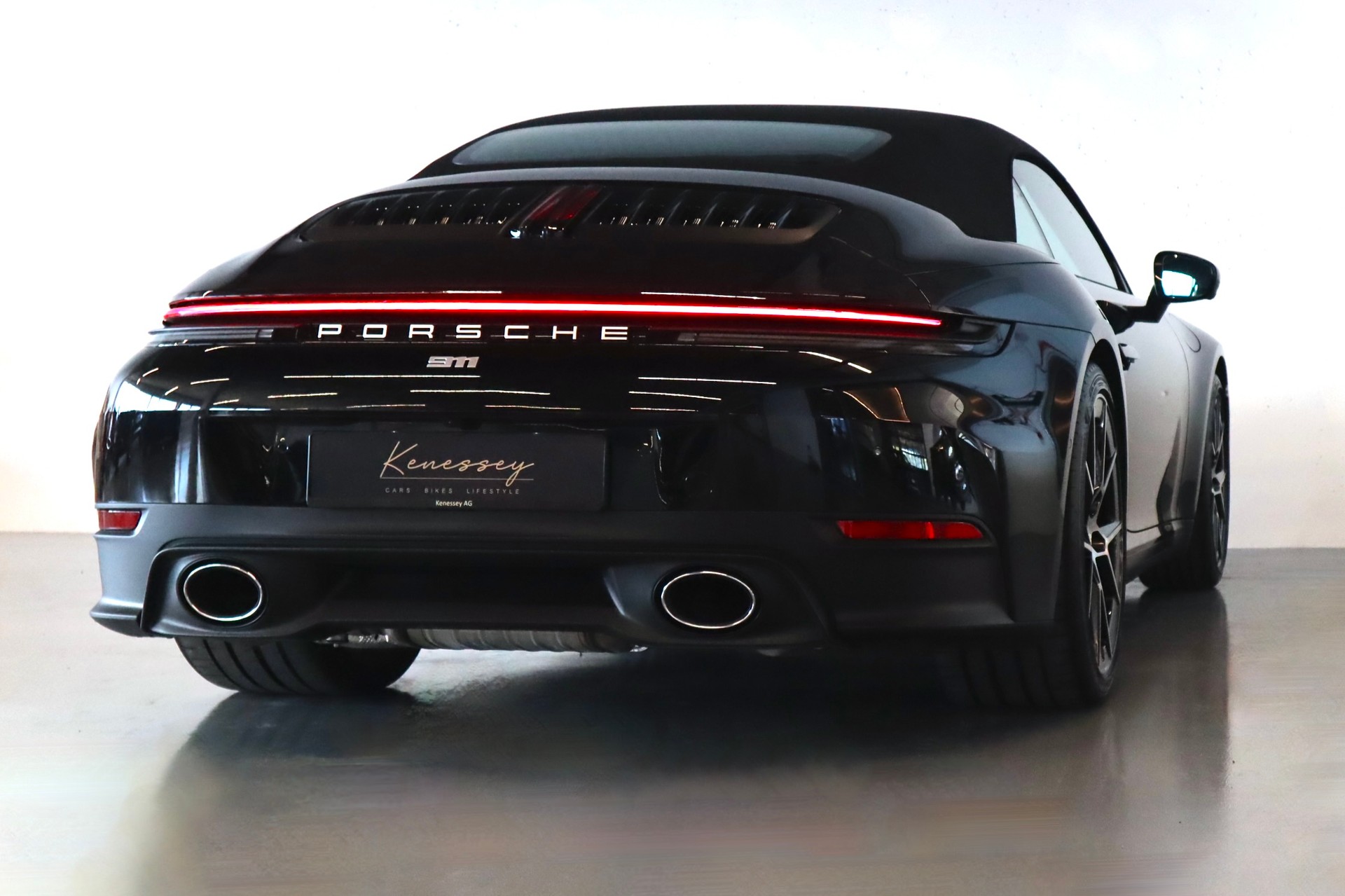 PORSCHE 911 Carrera Cabriolet PDK | CH-FZG | PORSCHE GARANTIE | SPORTAUSPUFF | SPORT CHRONO | SITZBELÜFTUNG | 360° KAMERA-image-15