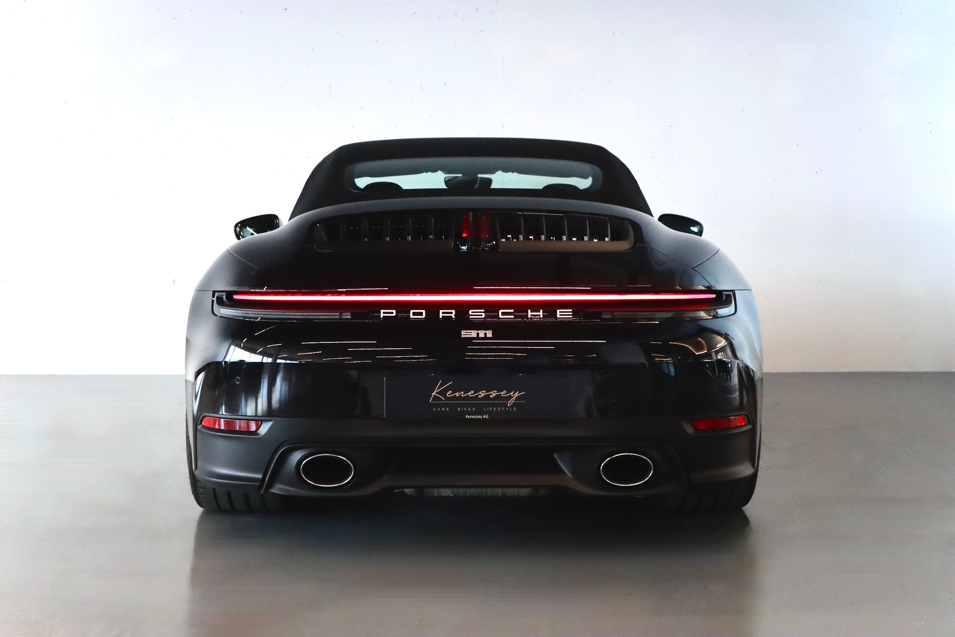 PORSCHE 911 Carrera Cabriolet PDK | CH-FZG | PORSCHE GARANTIE | SPORTAUSPUFF | SPORT CHRONO | SITZBELÜFTUNG | 360° KAMERA-showroom-element-3