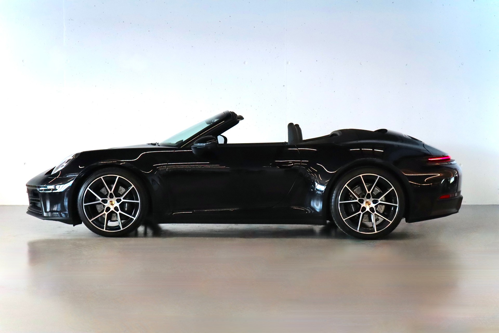 PORSCHE 911 Carrera Cabriolet PDK | CH-FZG | PORSCHE GARANTIE | SPORTAUSPUFF | SPORT CHRONO | SITZBELÜFTUNG | 360° KAMERA-showroom-element-1