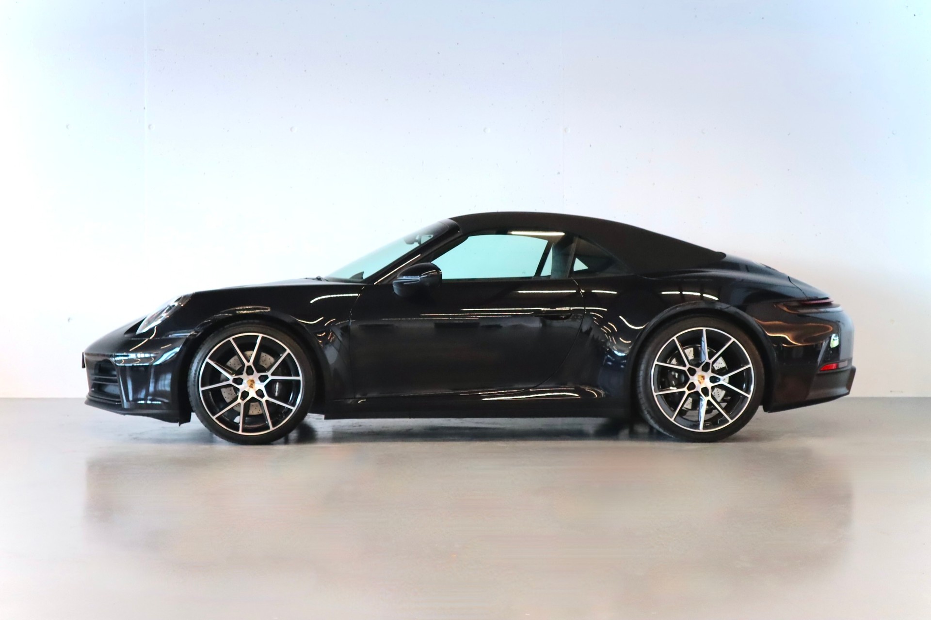 PORSCHE 911 Carrera Cabriolet PDK | CH-FZG | PORSCHE GARANTIE | SPORTAUSPUFF | SPORT CHRONO | SITZBELÜFTUNG | 360° KAMERA-showroom-element-2