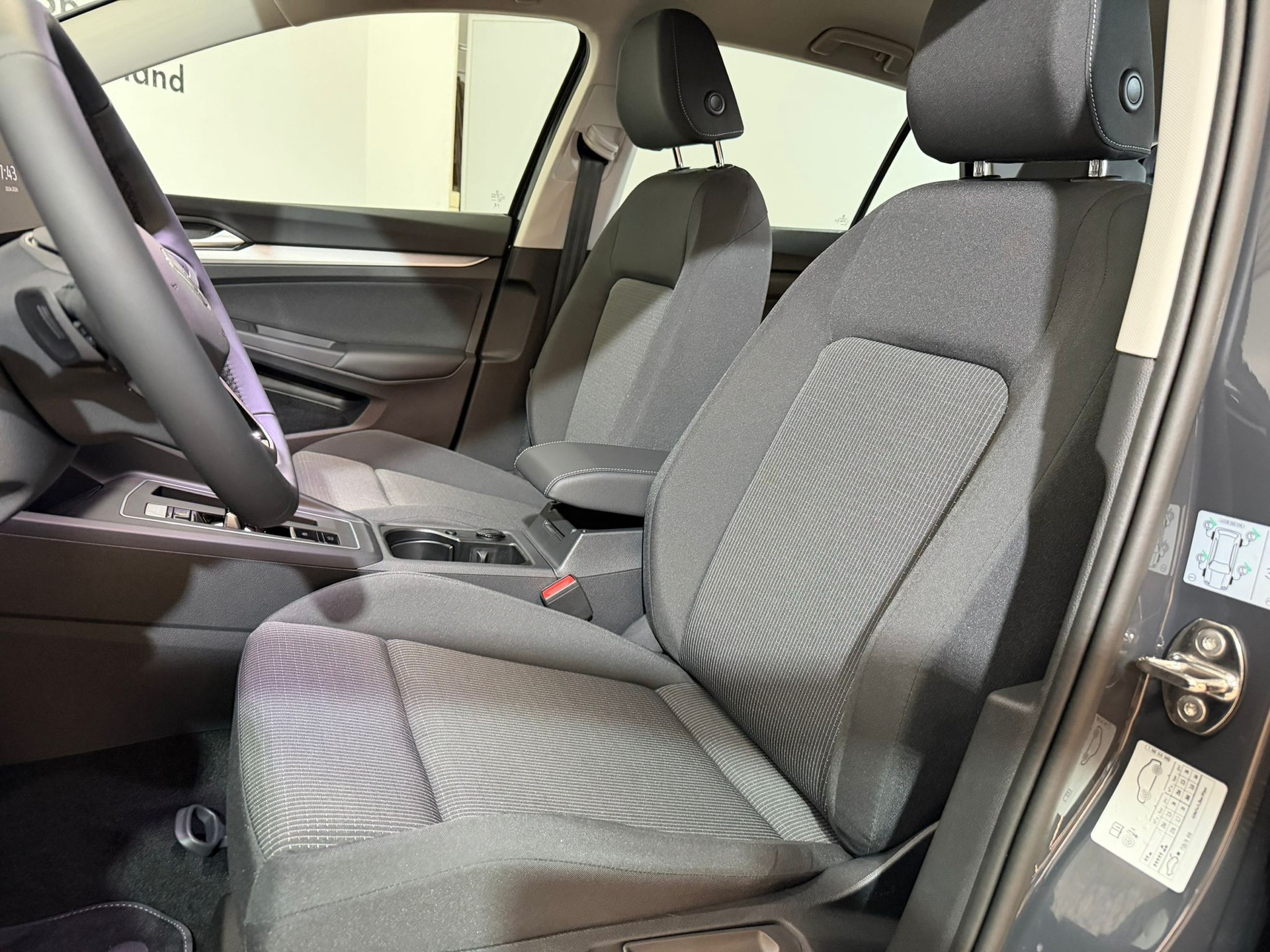 VW Golf 1.5 e TSI mHEV Basis DSG-image-7
