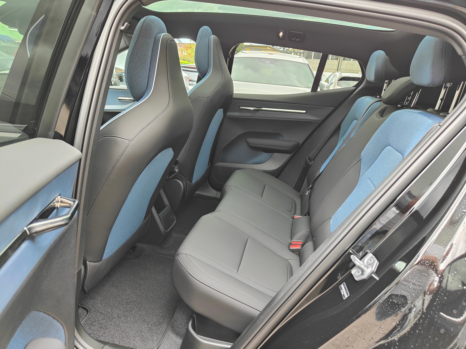 VOLVO EX30 CC E60 Twin Performance AWD-image-12