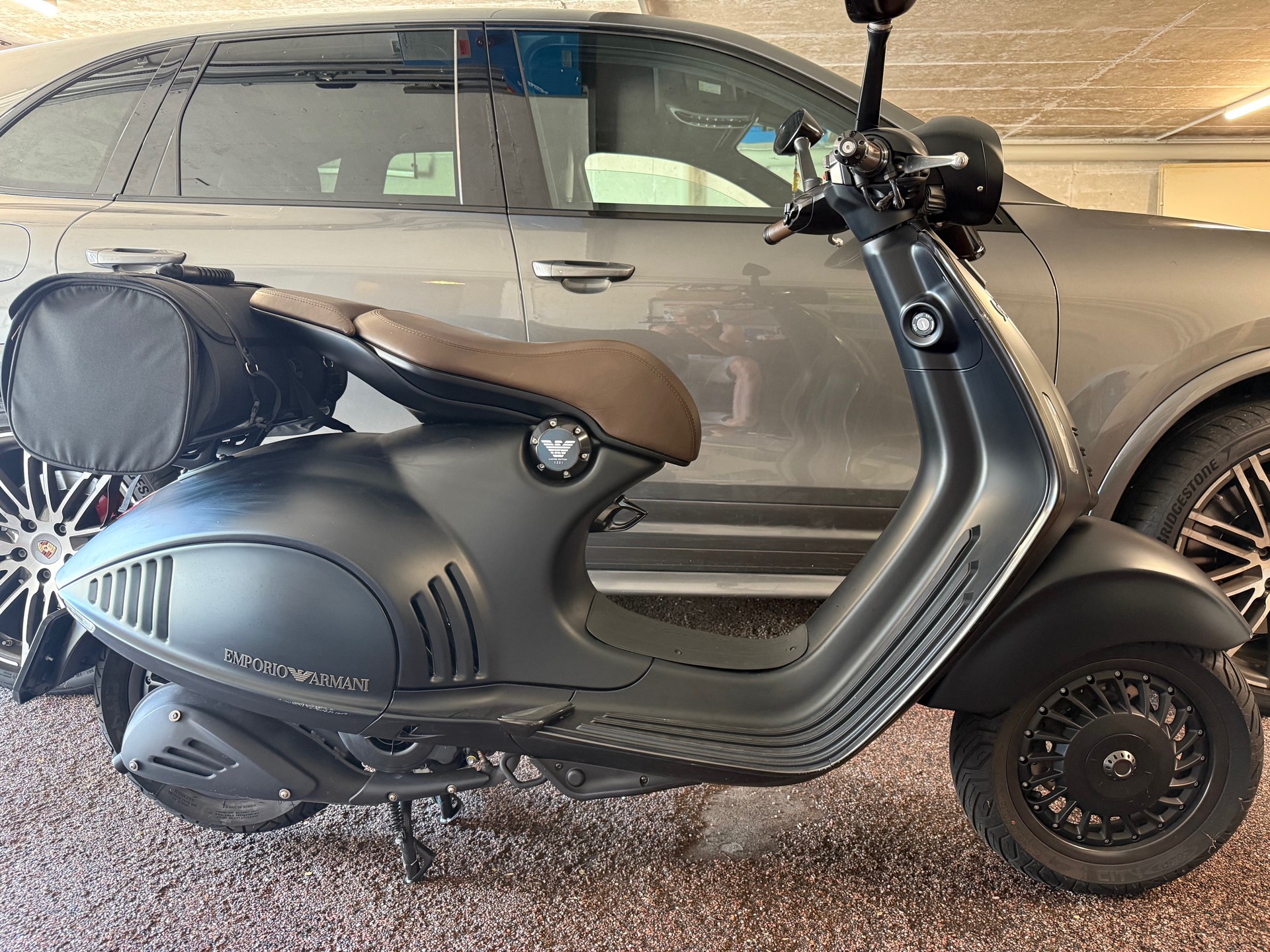 PIAGGIO Vespa 946 125 i.e. Emporio Armani ABS-image-1