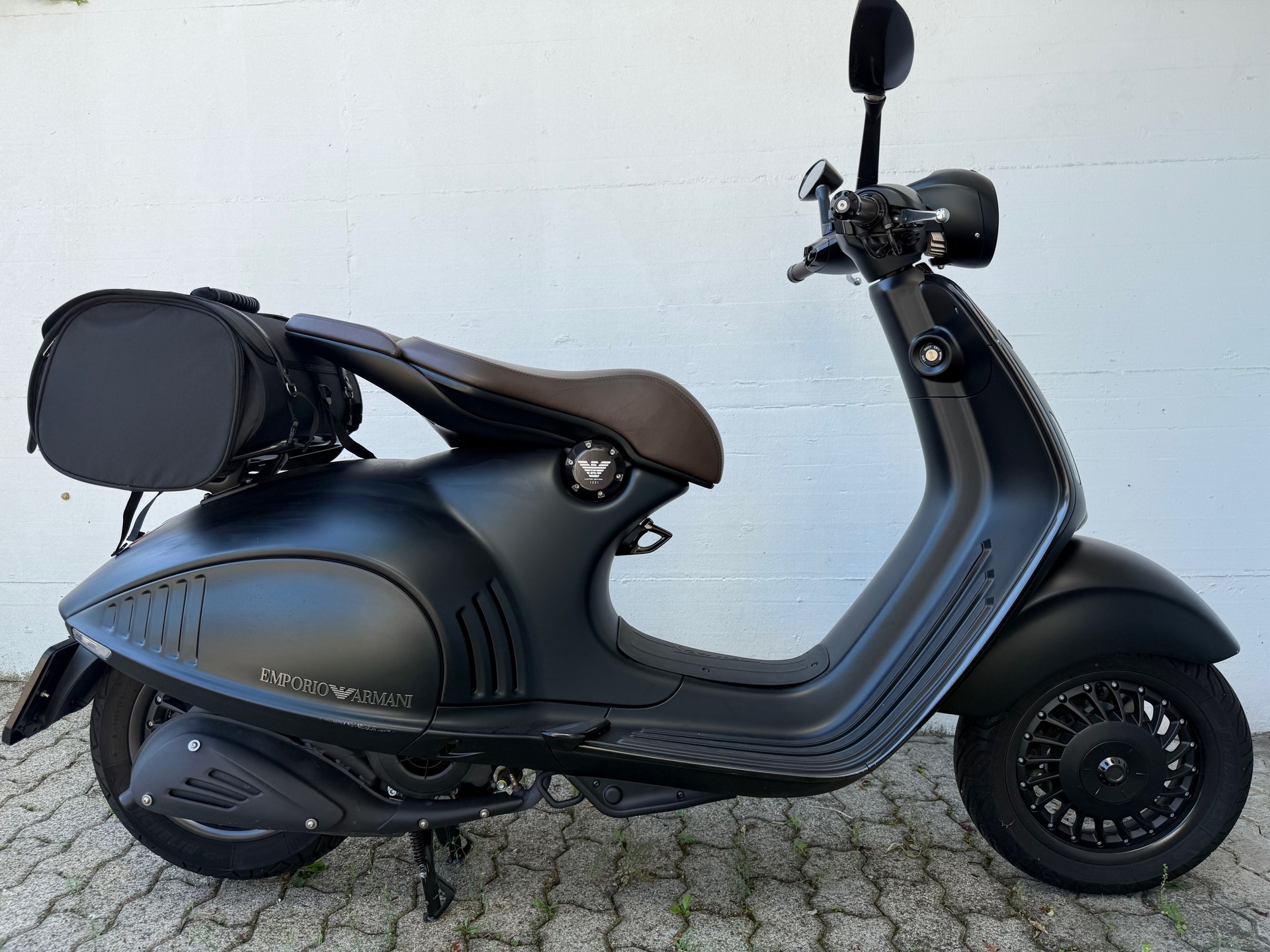 PIAGGIO Vespa 946 125 i.e. Emporio Armani ABS-image-0