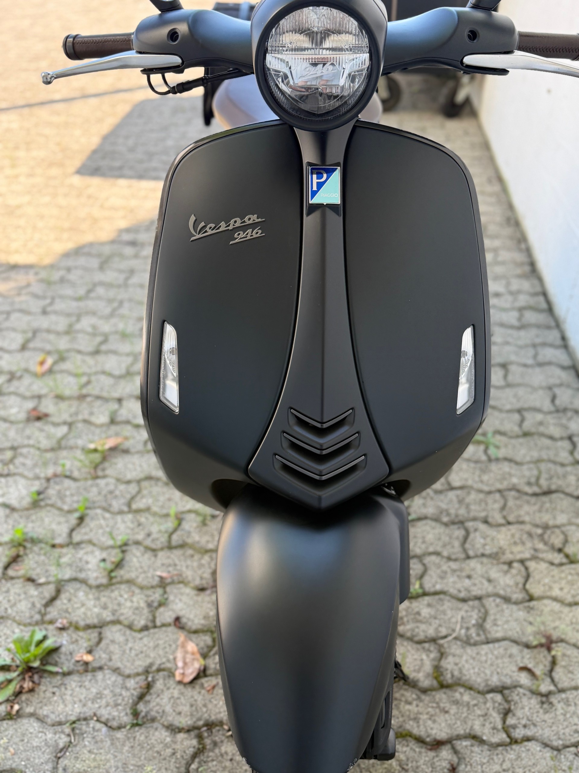 PIAGGIO Vespa 946 125 i.e. Emporio Armani ABS-image-3