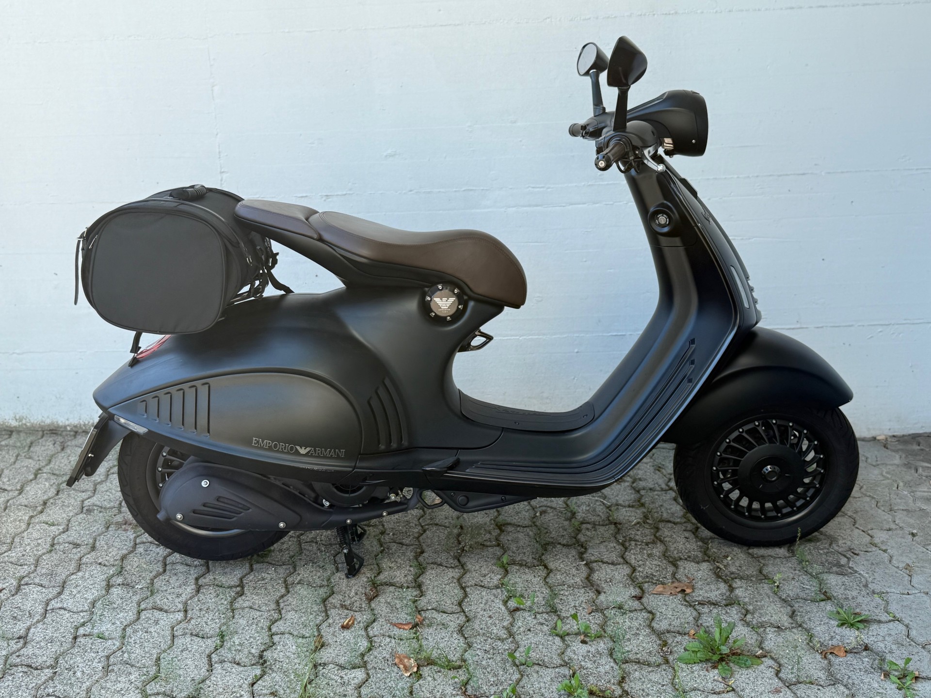 PIAGGIO Vespa 946 125 i.e. Emporio Armani ABS-image-5