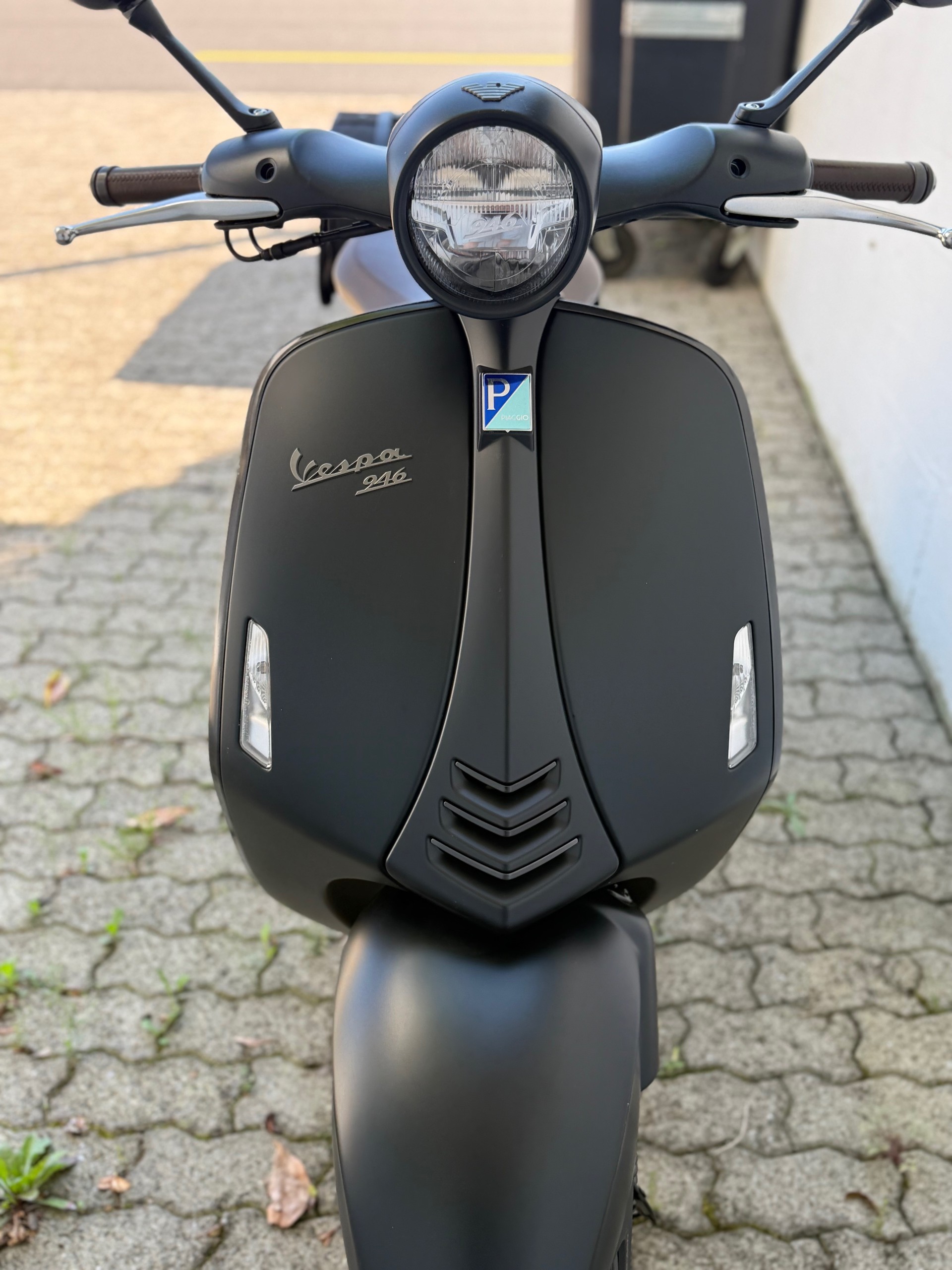 PIAGGIO Vespa 946 125 i.e. Emporio Armani ABS-image-8