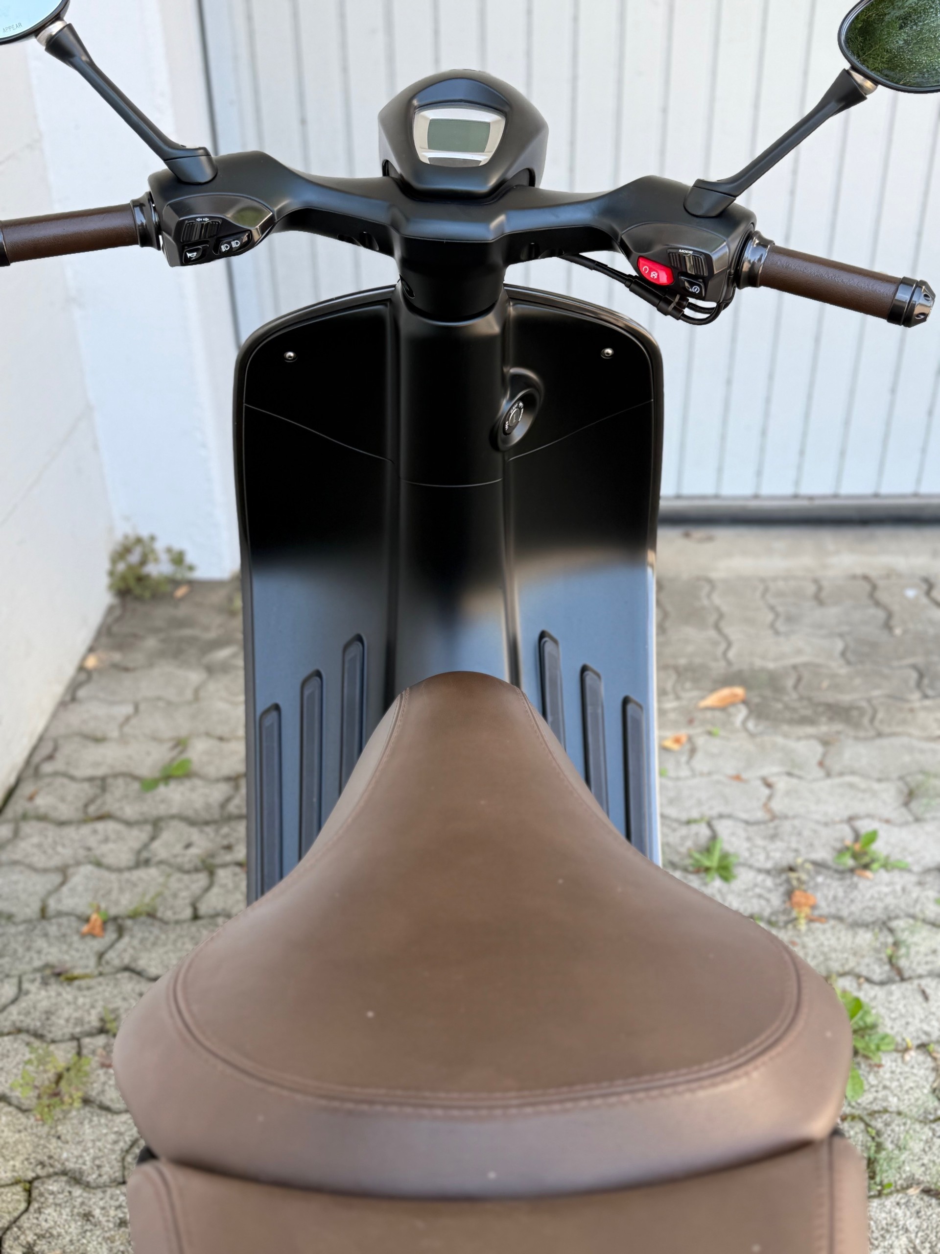 PIAGGIO Vespa 946 125 i.e. Emporio Armani ABS-image-9