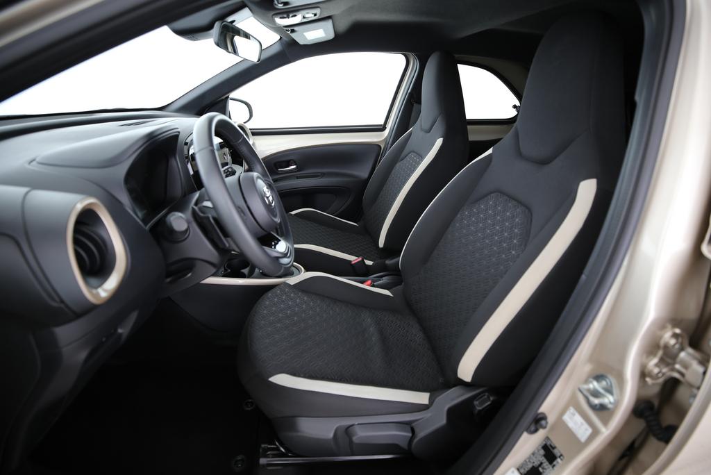 TOYOTA Aygo X 1.0 VVT-i Trend-showroom-element-2
