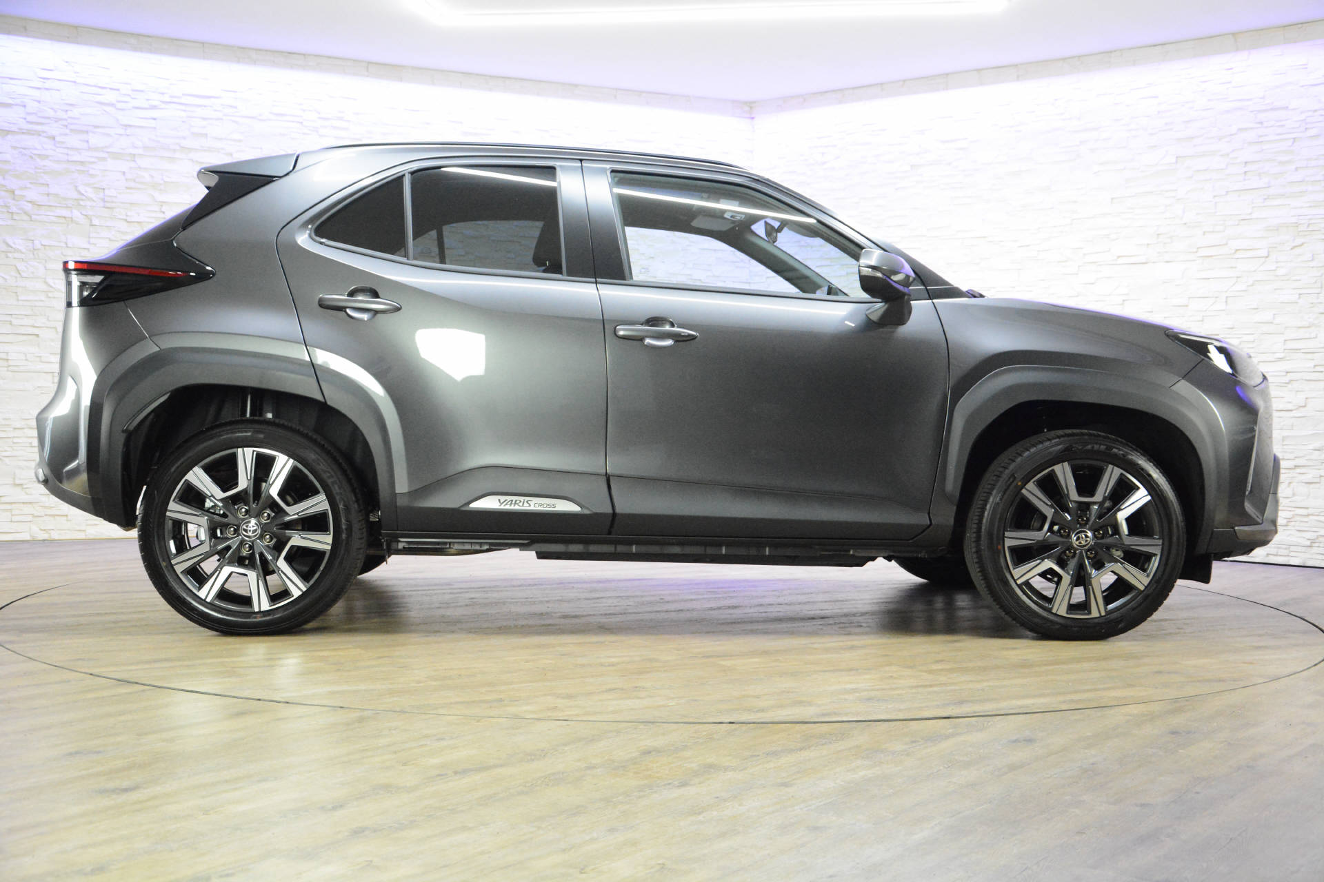 TOYOTA TOYOTA Yaris Cross 1.5 VVT-i HSD Premium AWD-i-showroom-element-3