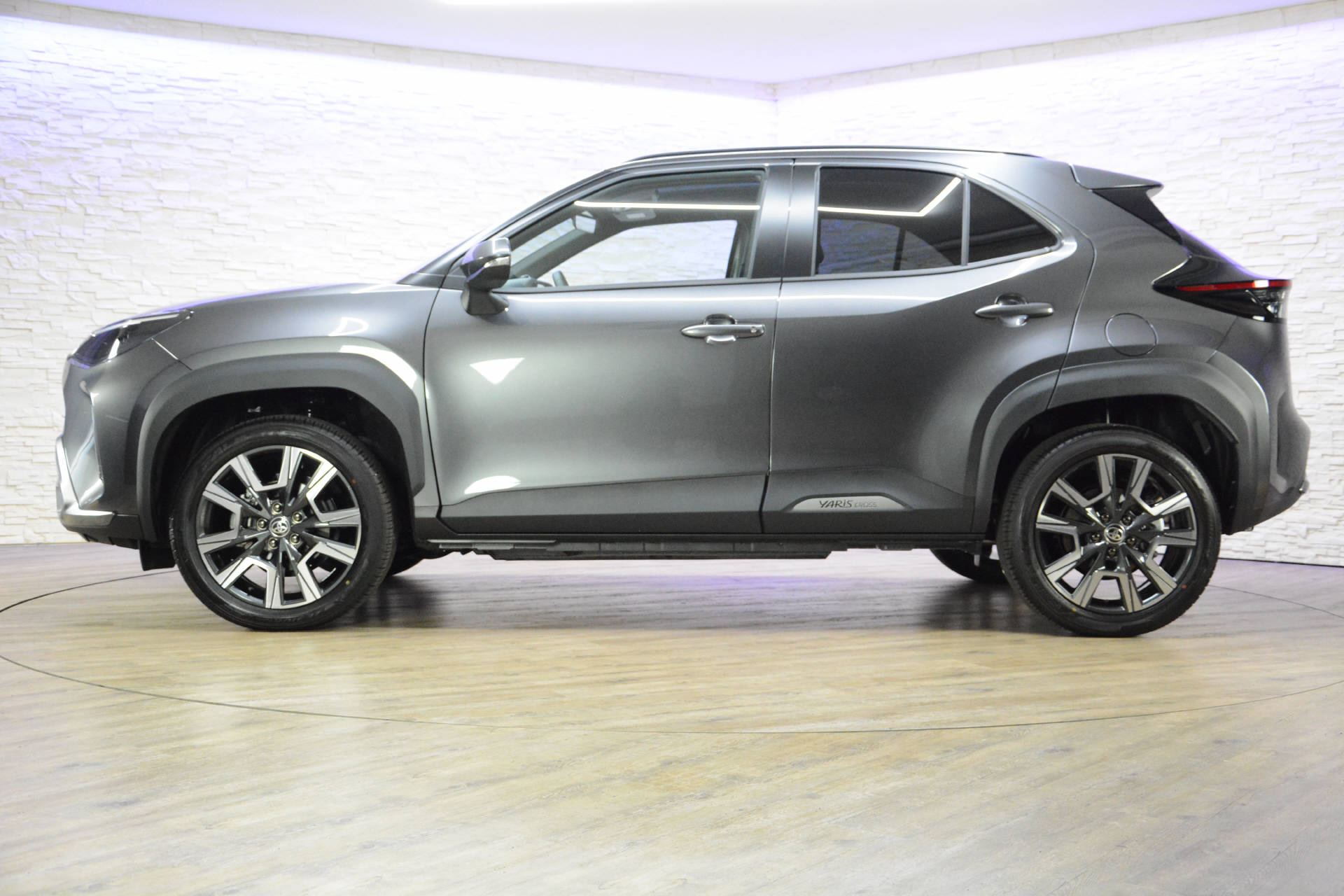 TOYOTA TOYOTA Yaris Cross 1.5 VVT-i HSD Premium AWD-i-showroom-element-2