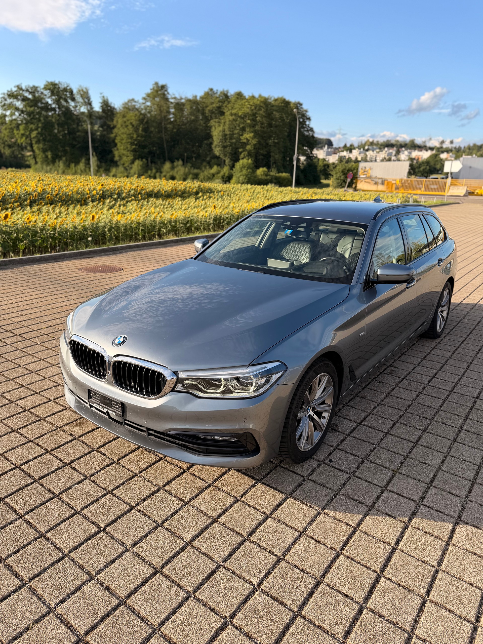 BMW 520d xDrive Touring Sport Line Steptronic-showroom-element-1