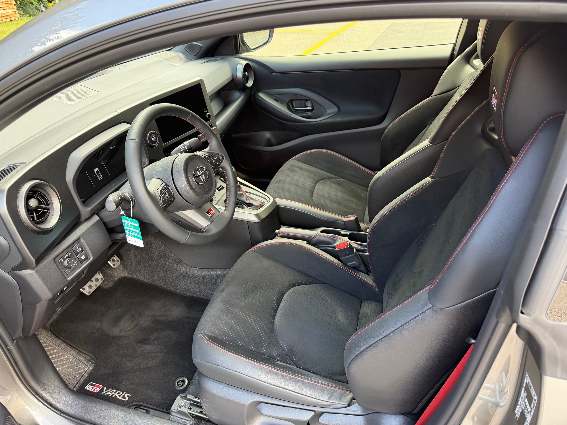 TOYOTA Yaris 1.6 GR Sport A-image-10