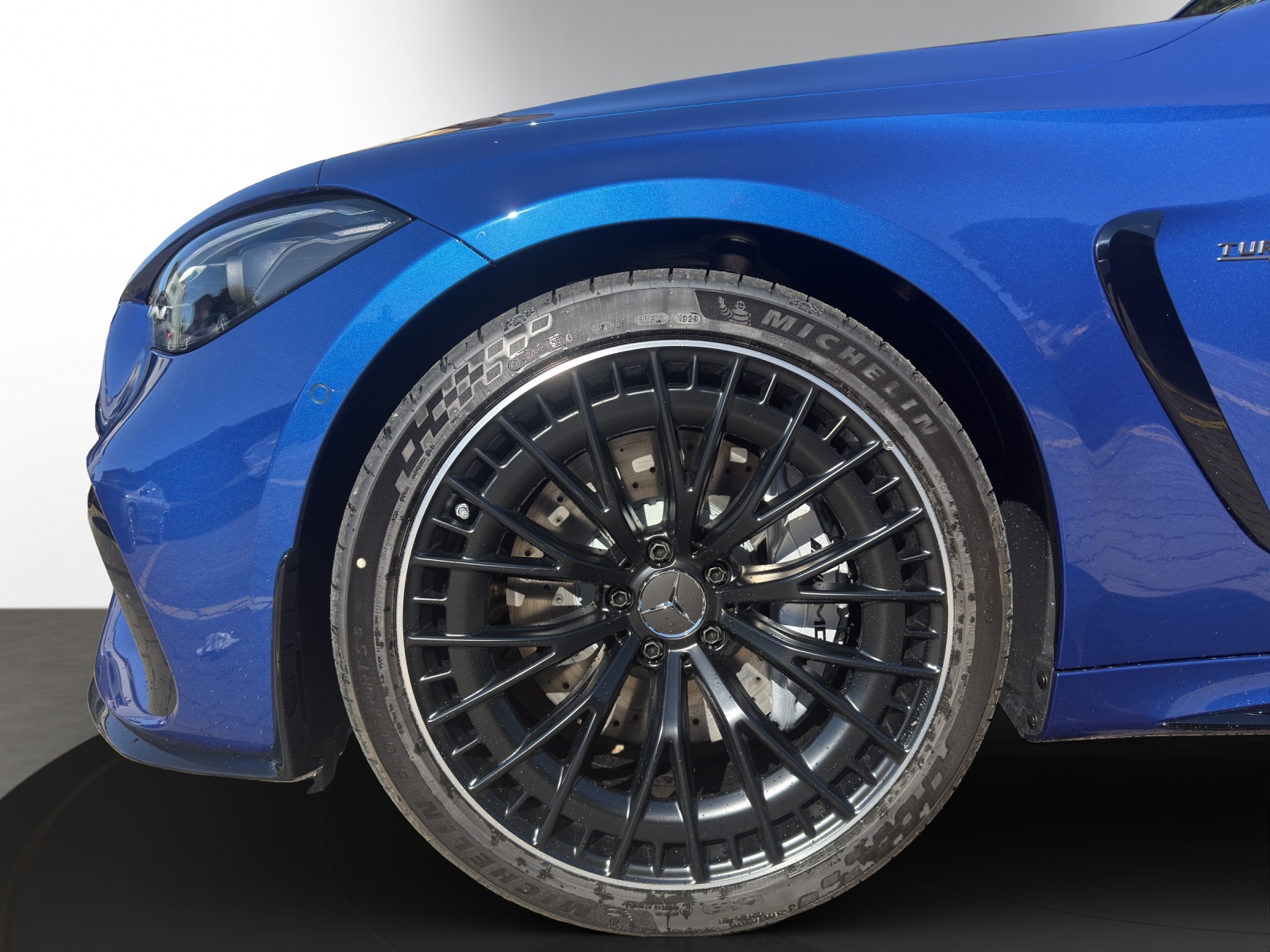MERCEDES-BENZ CLE AMG 53 Cabrio 4Matic+ 9G-Tronic-image-7