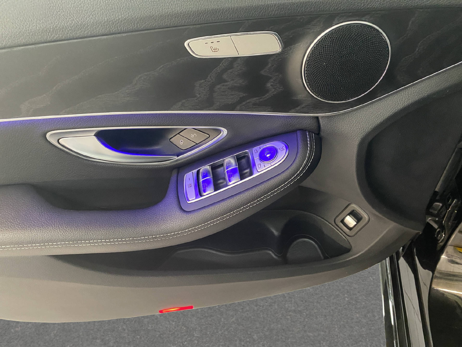 MERCEDES-BENZ C 220 d Swiss Star Kombi AMG Line-image-10