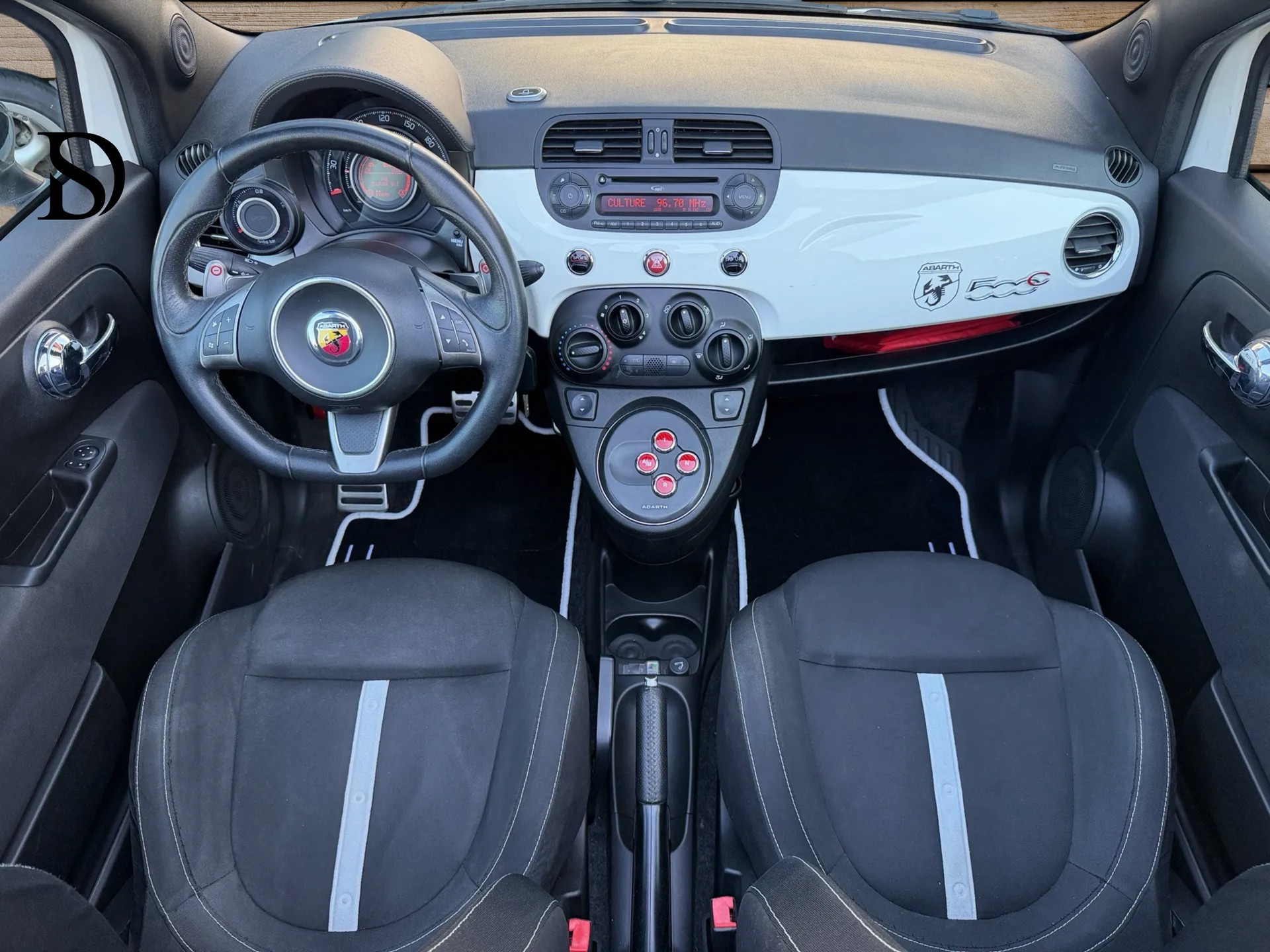 FIAT 500C 1.4 16V Turbo Abarth Dualogic-image-12