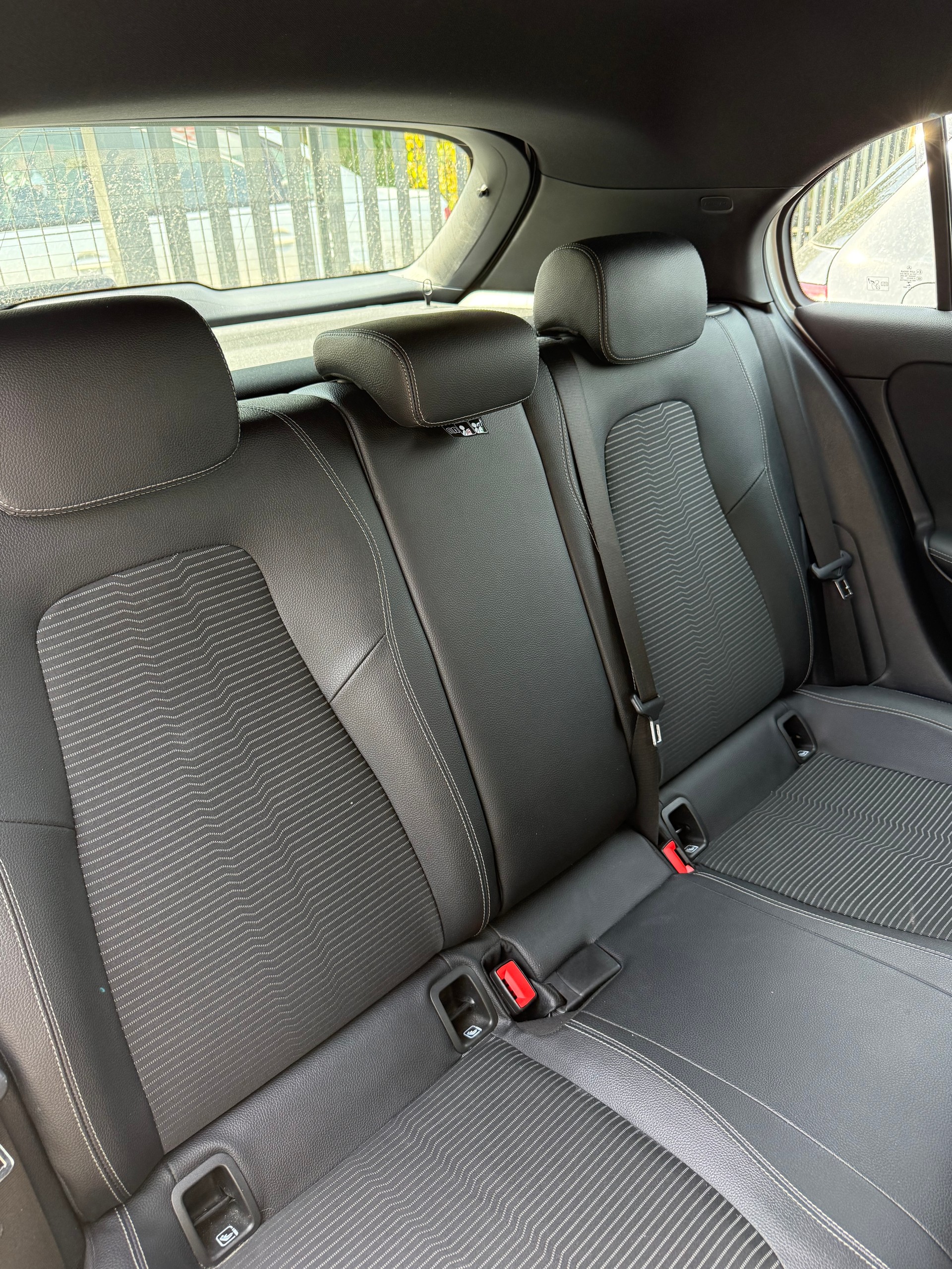 MERCEDES-BENZ A 200 Progressive 7G-DCT-image-13