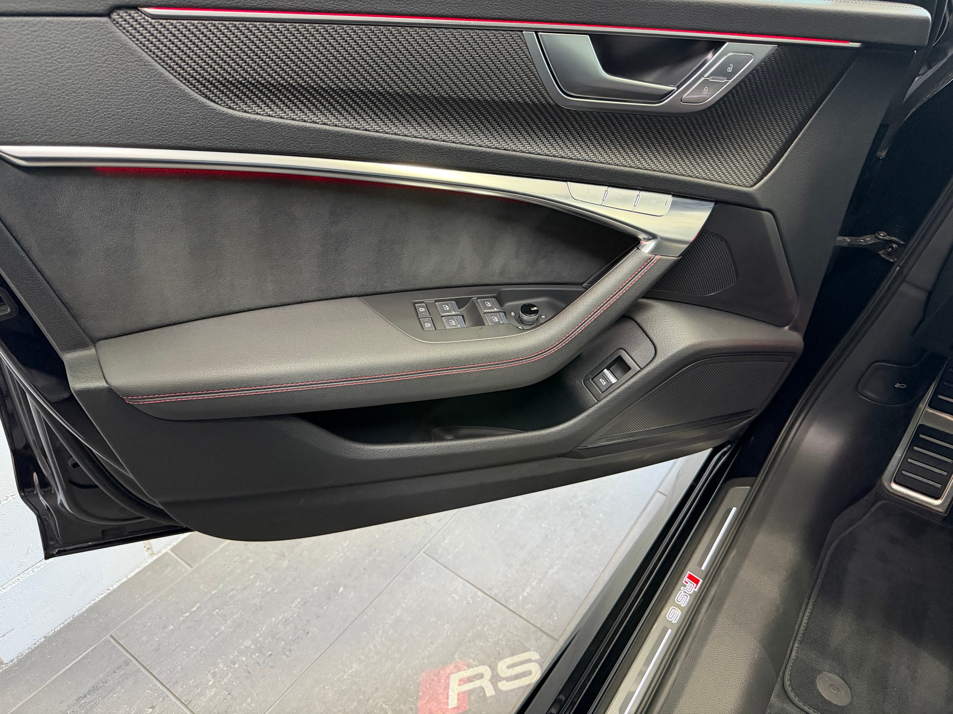 AUDI AUDI RS6 Avant 4.0 TFSI V8 quattro * Sebringschwarz * B&O * 360• * Pano *Standheizung *-image-12