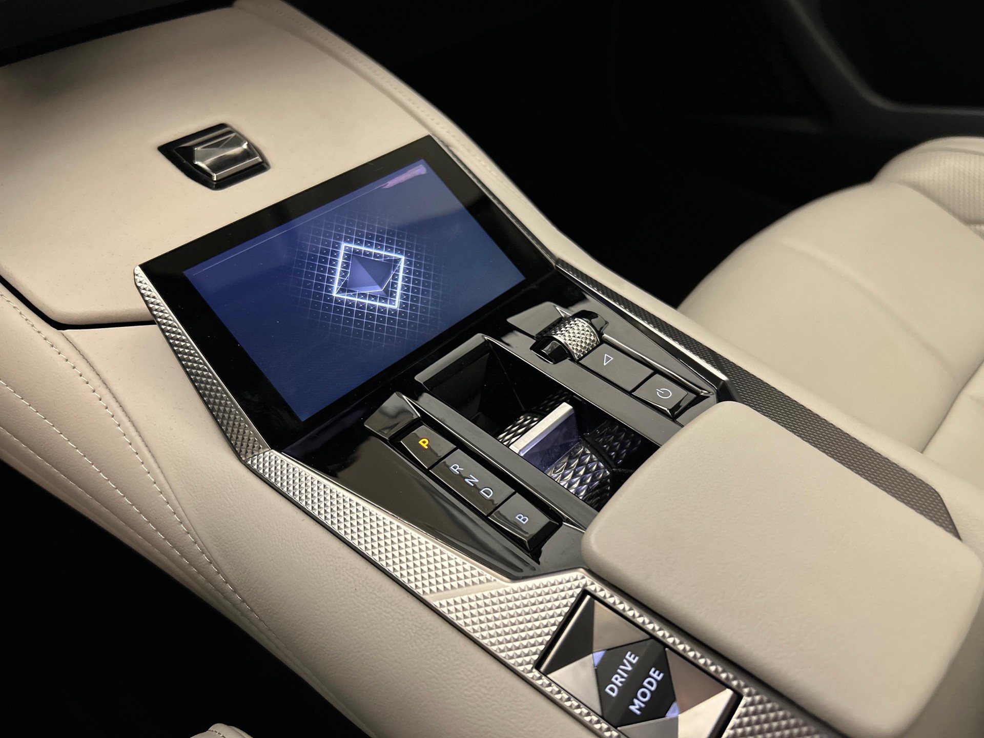 DS AUTOMOBILES 4 1.6 E-Tense Rivoli-image-15