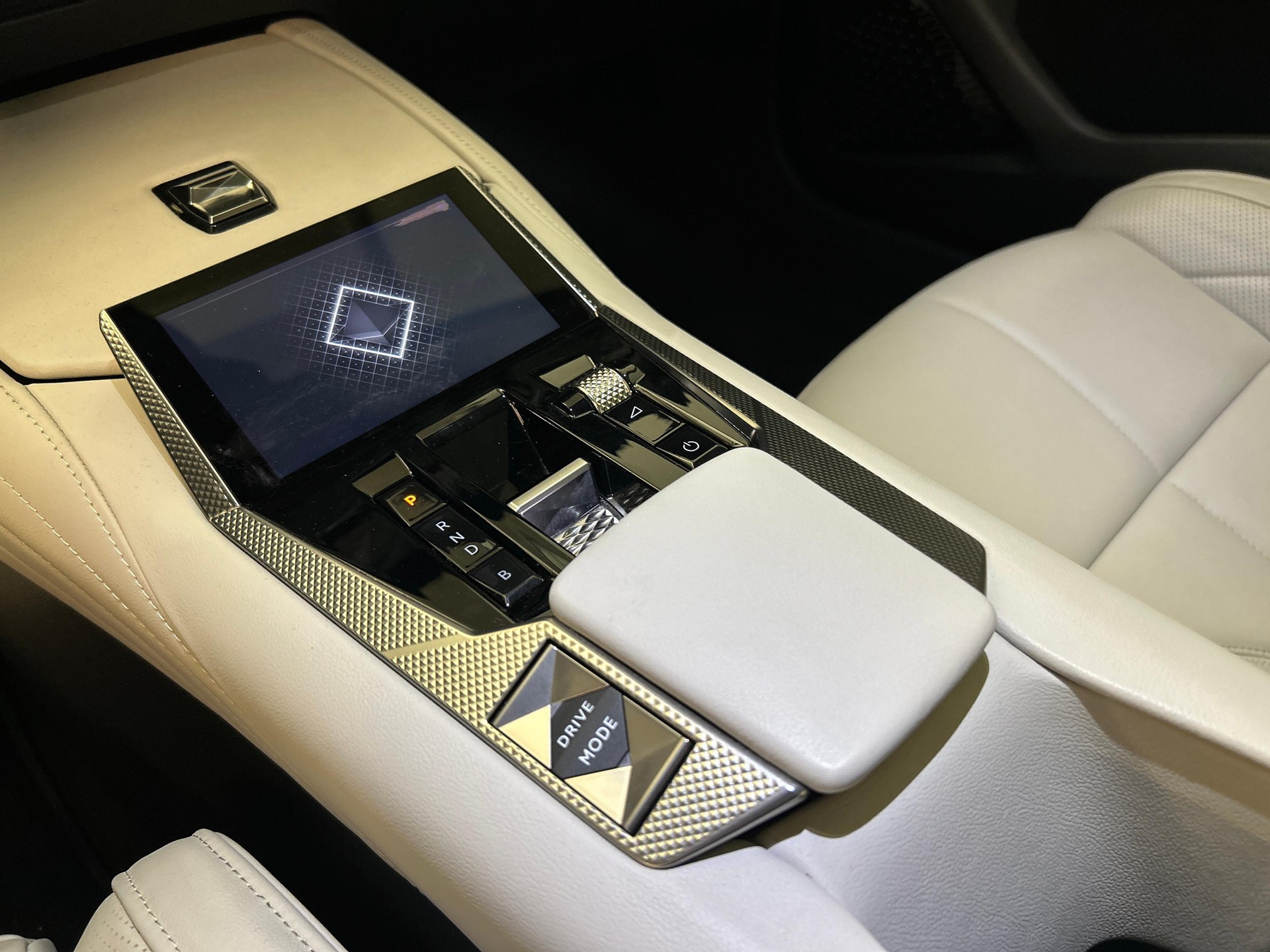 DS AUTOMOBILES 4 1.6 E-Tense Rivoli-image-17