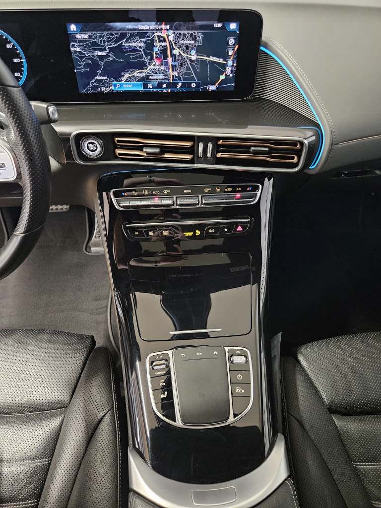 MERCEDES-BENZ EQC 400 4Matic AMG Line-image-10