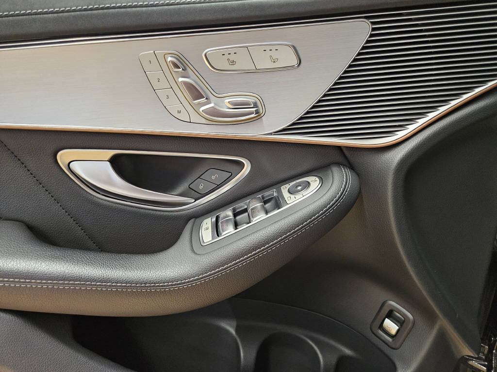 MERCEDES-BENZ EQC 400 4Matic AMG Line-image-9