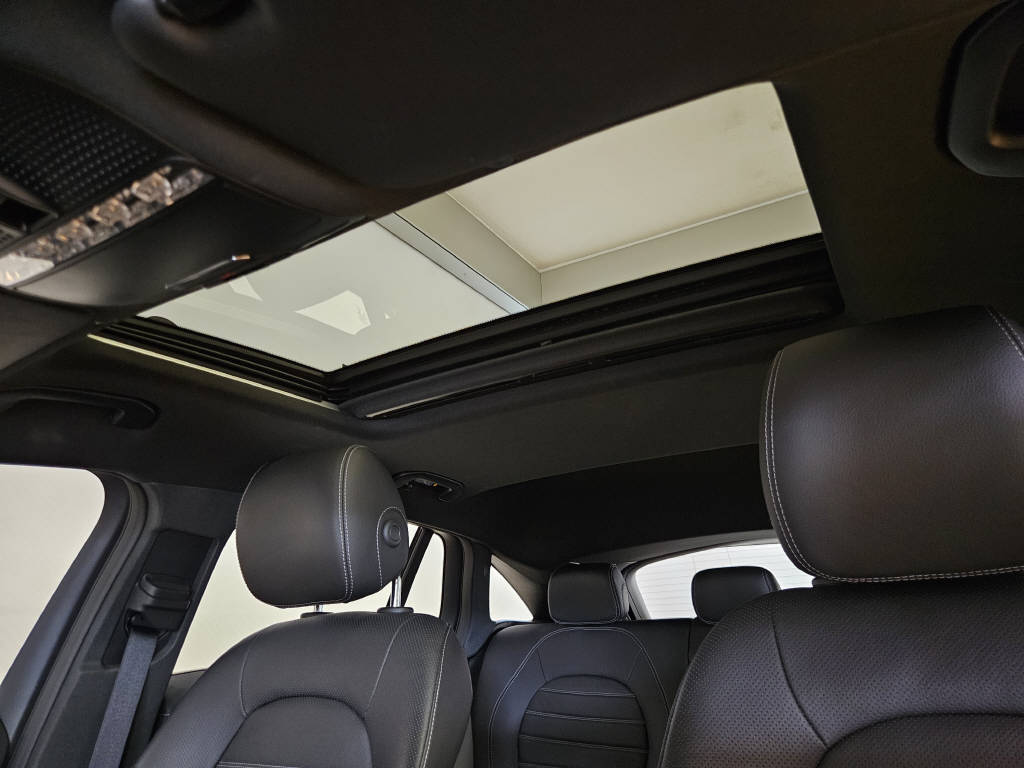 MERCEDES-BENZ EQC 400 4Matic AMG Line-image-4