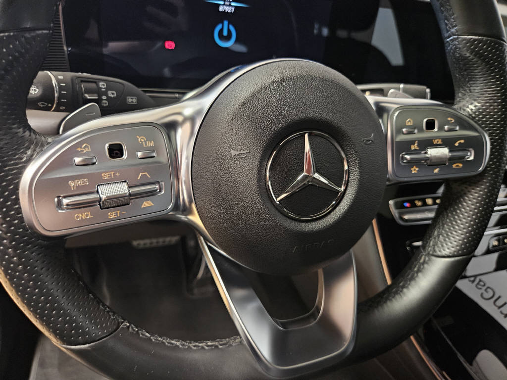 MERCEDES-BENZ EQC 400 4Matic AMG Line-image-8