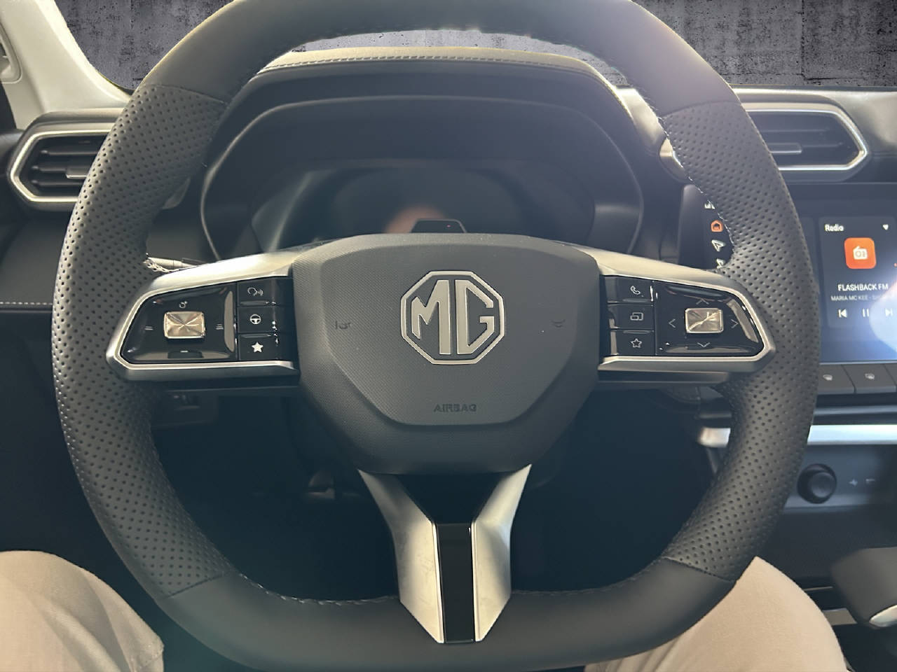 MG ZS 1.5 Hybrid+ Luxury-image-6