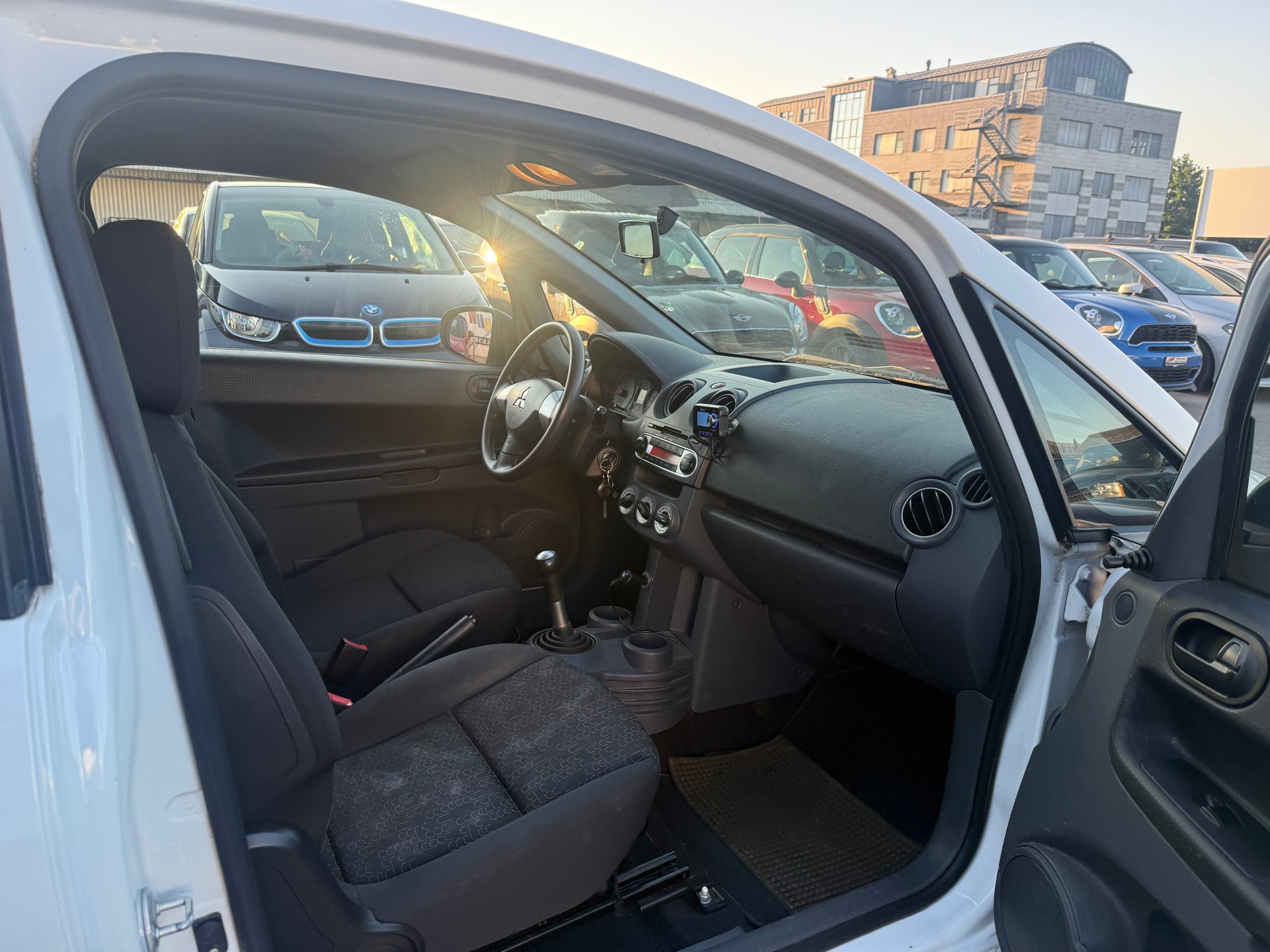MITSUBISHI Colt 1.1 12V Super Jubilé / Frisch ab MFK 01.06.2026 / ab Service 02.2026 / 1.Hand-image-6