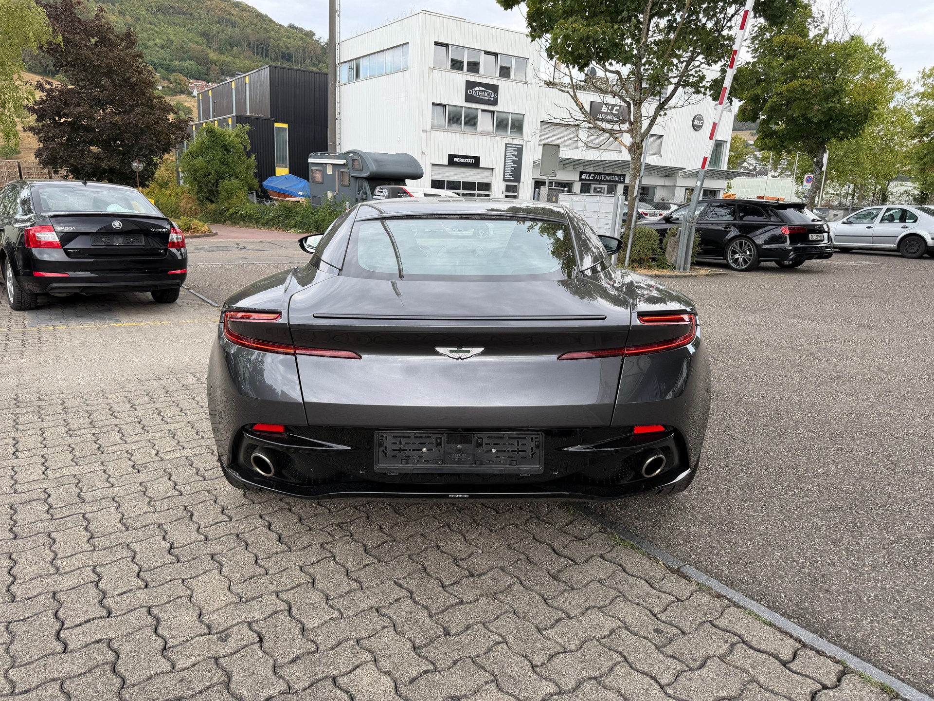 ASTON MARTIN DB11 V12 Touchtronic 3-showroom-element-3