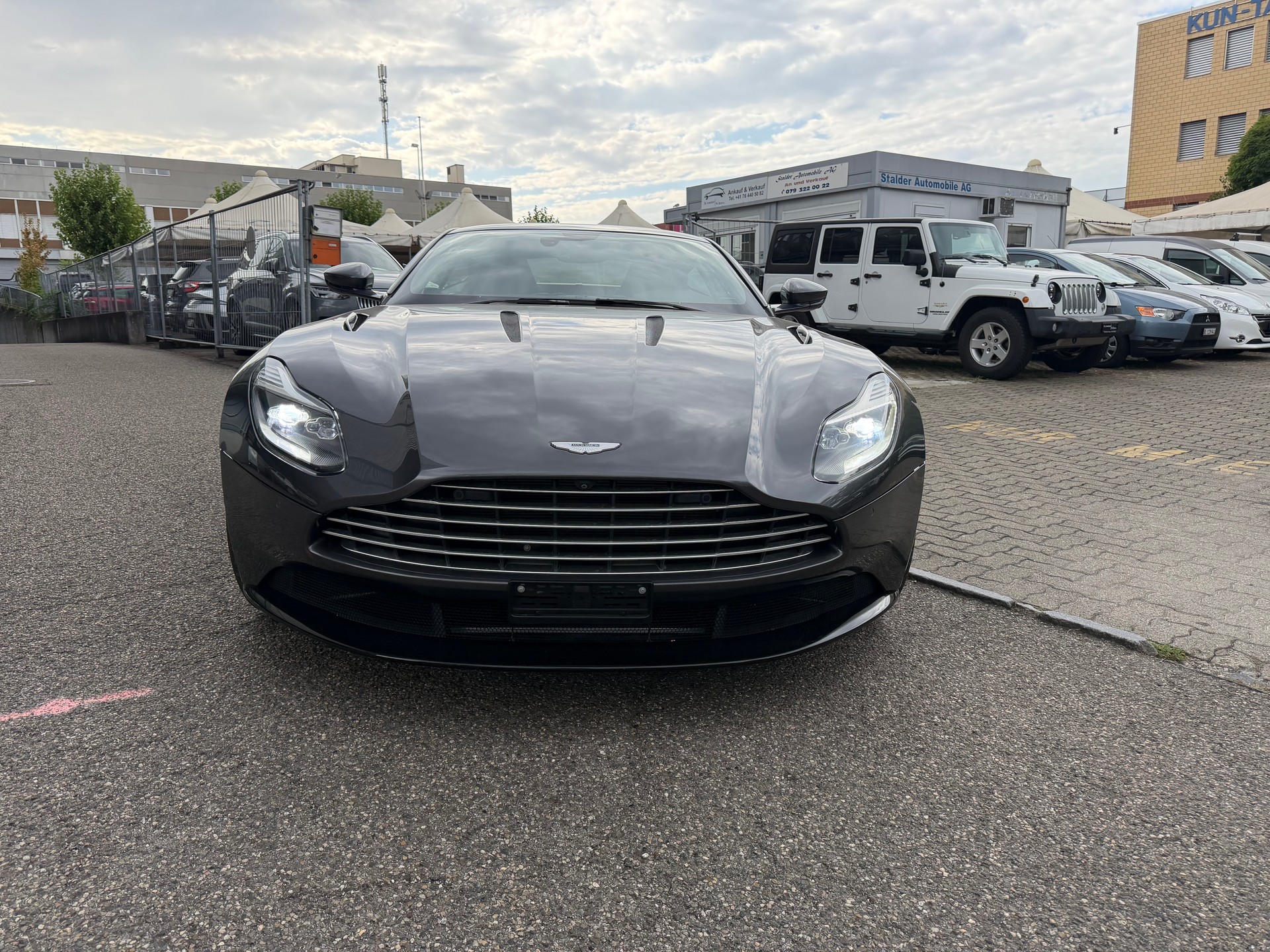 ASTON MARTIN DB11 V12 Touchtronic 3-showroom-element-1