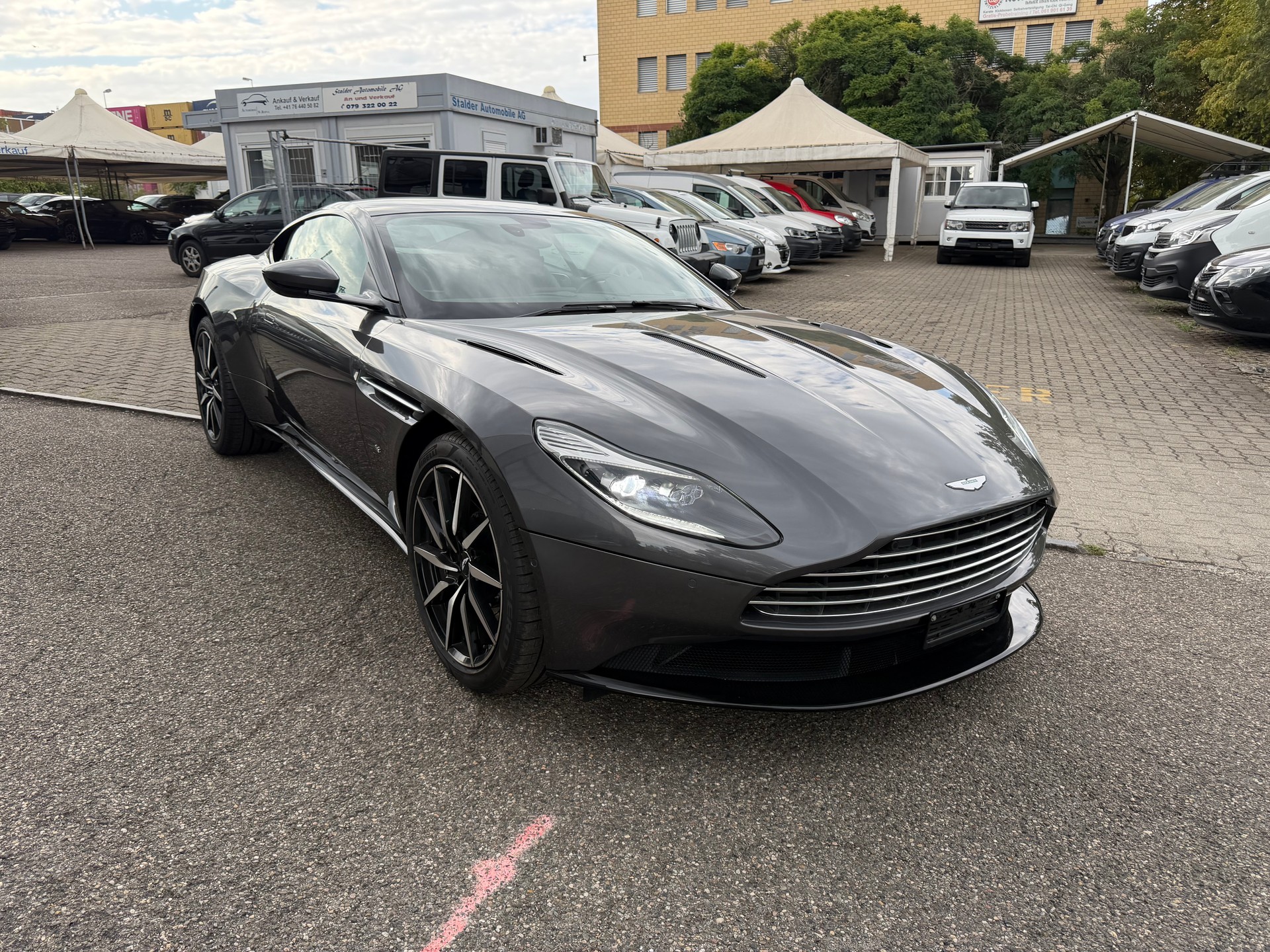 ASTON MARTIN DB11 V12 Touchtronic 3-showroom-element-2