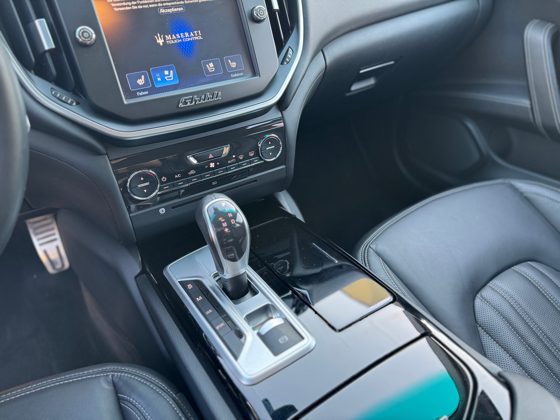 MASERATI Ghibli S Q4 3.0 V6 Swiss Mountain Ed. Automatica-image-15