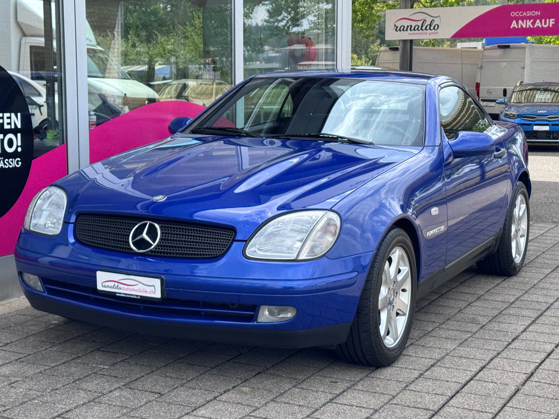 MERCEDES-BENZ SLK 200-showroom-element-2