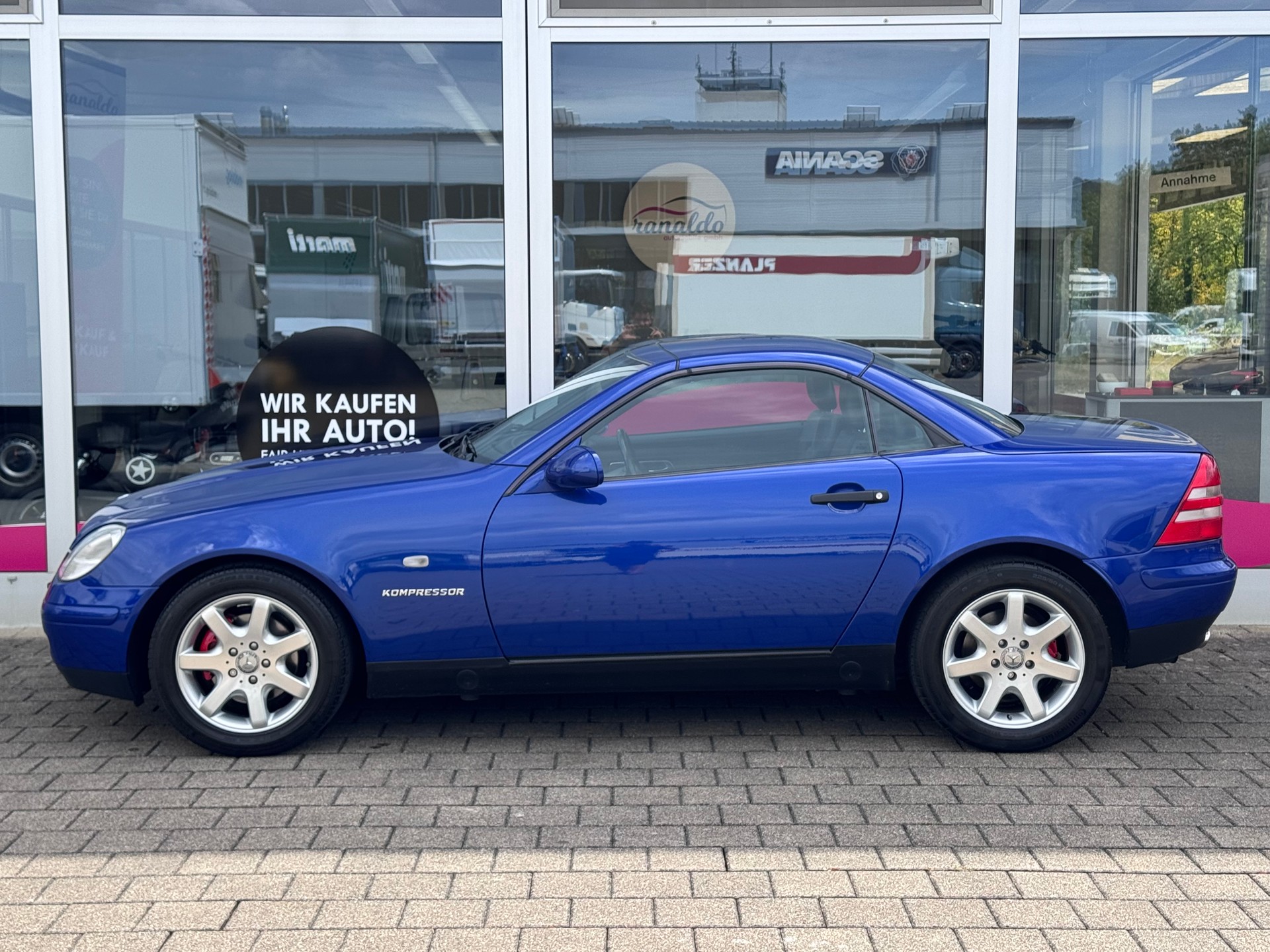 MERCEDES-BENZ SLK 200-showroom-element-3