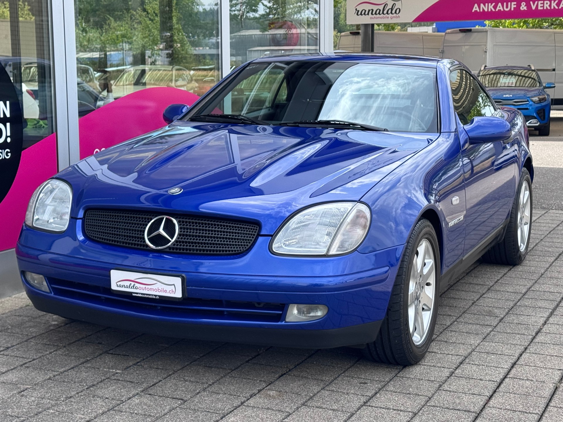 MERCEDES-BENZ SLK 200-showroom-element-1