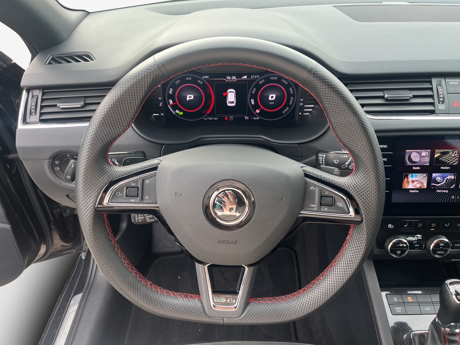 SKODA Octavia Combi 2.0 TDI RS 4x4 DSG-image-9