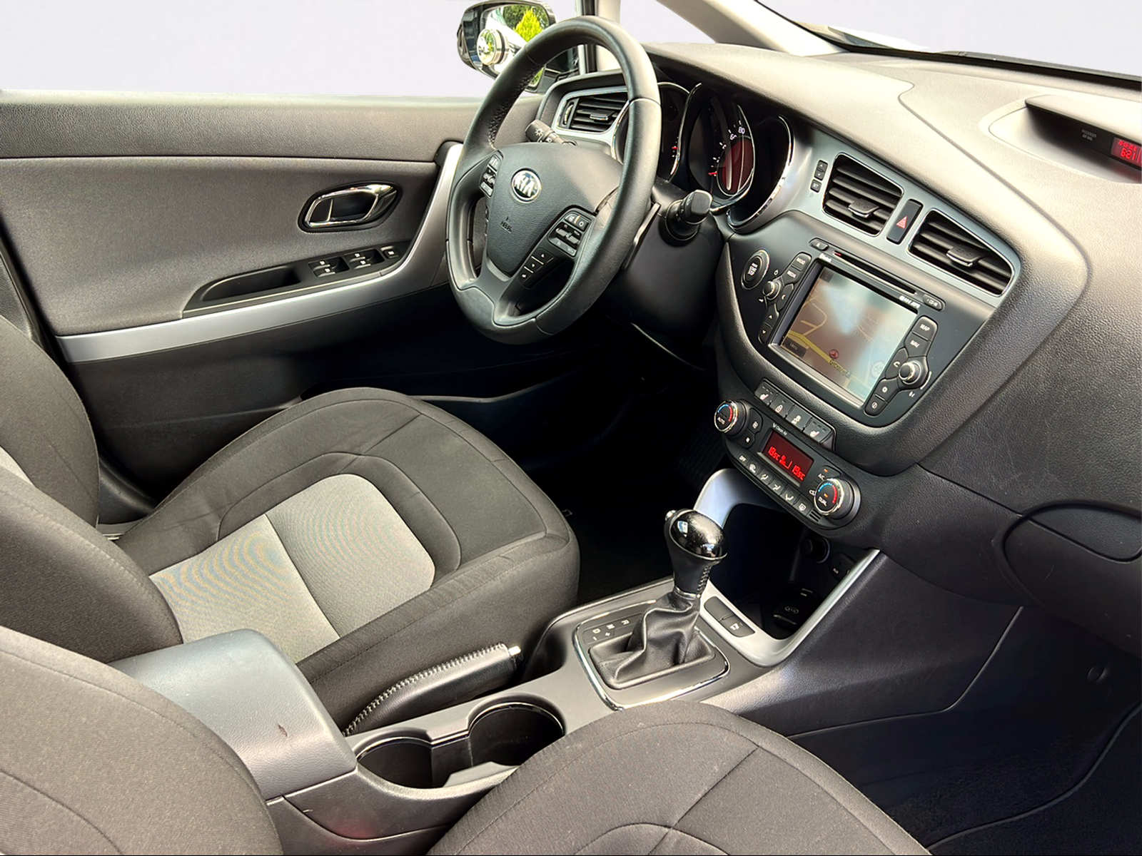 KIA Cee'd Sportswagon 1.6 GDi Style DCT-image-2