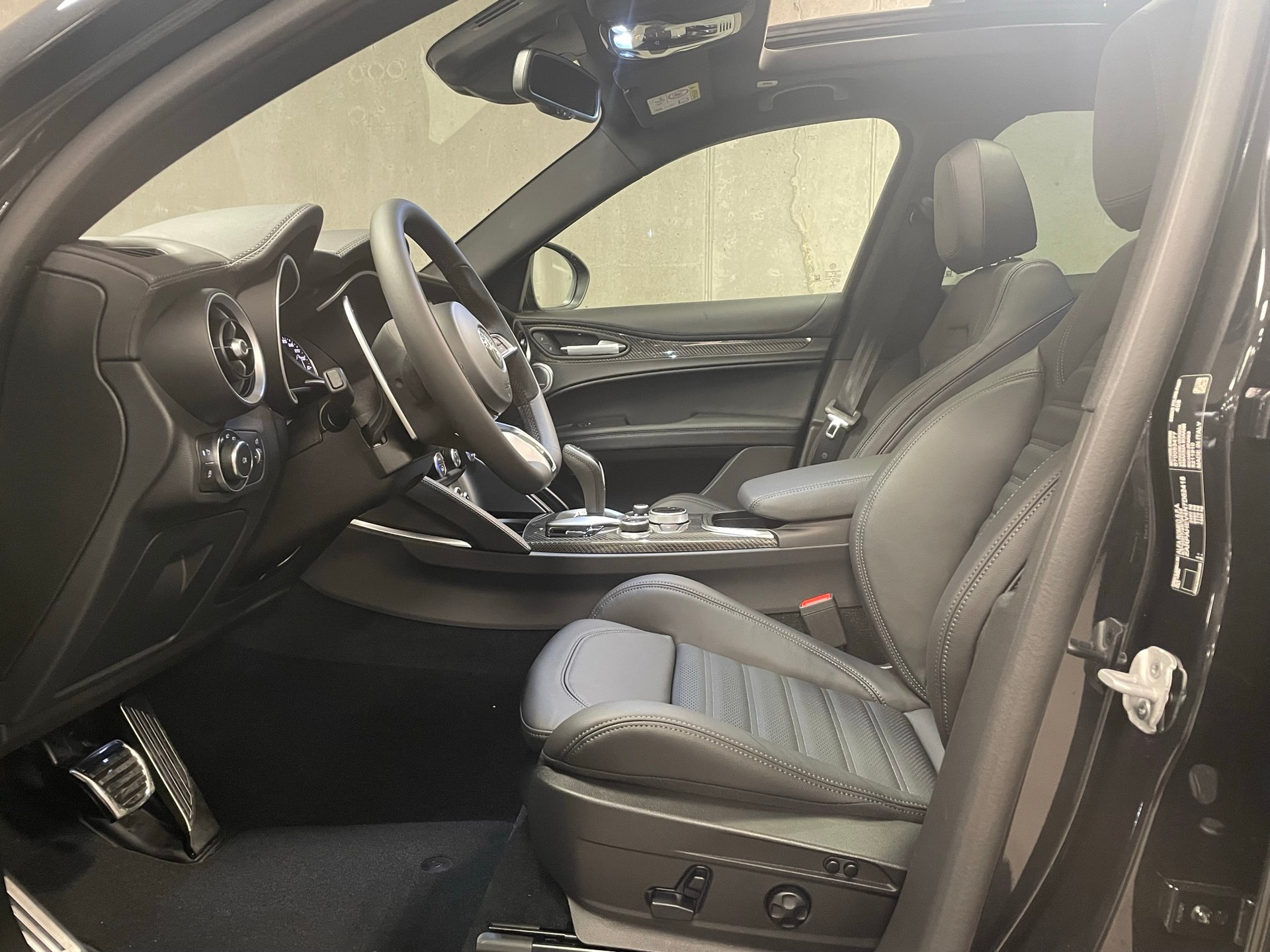 ALFA ROMEO STELVIO 2.9 V6 510 AT Q4 Qu-showroom-element-2