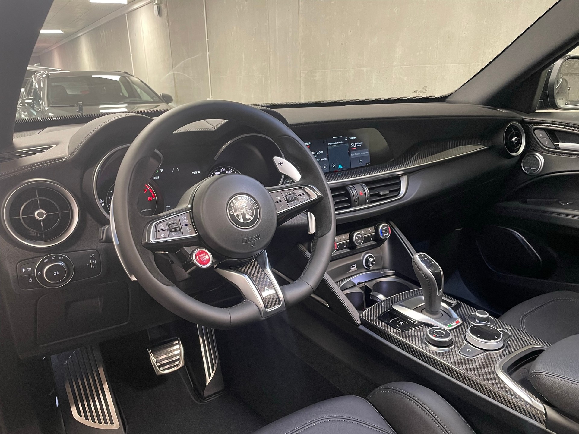 ALFA ROMEO STELVIO 2.9 V6 510 AT Q4 Qu-showroom-element-3